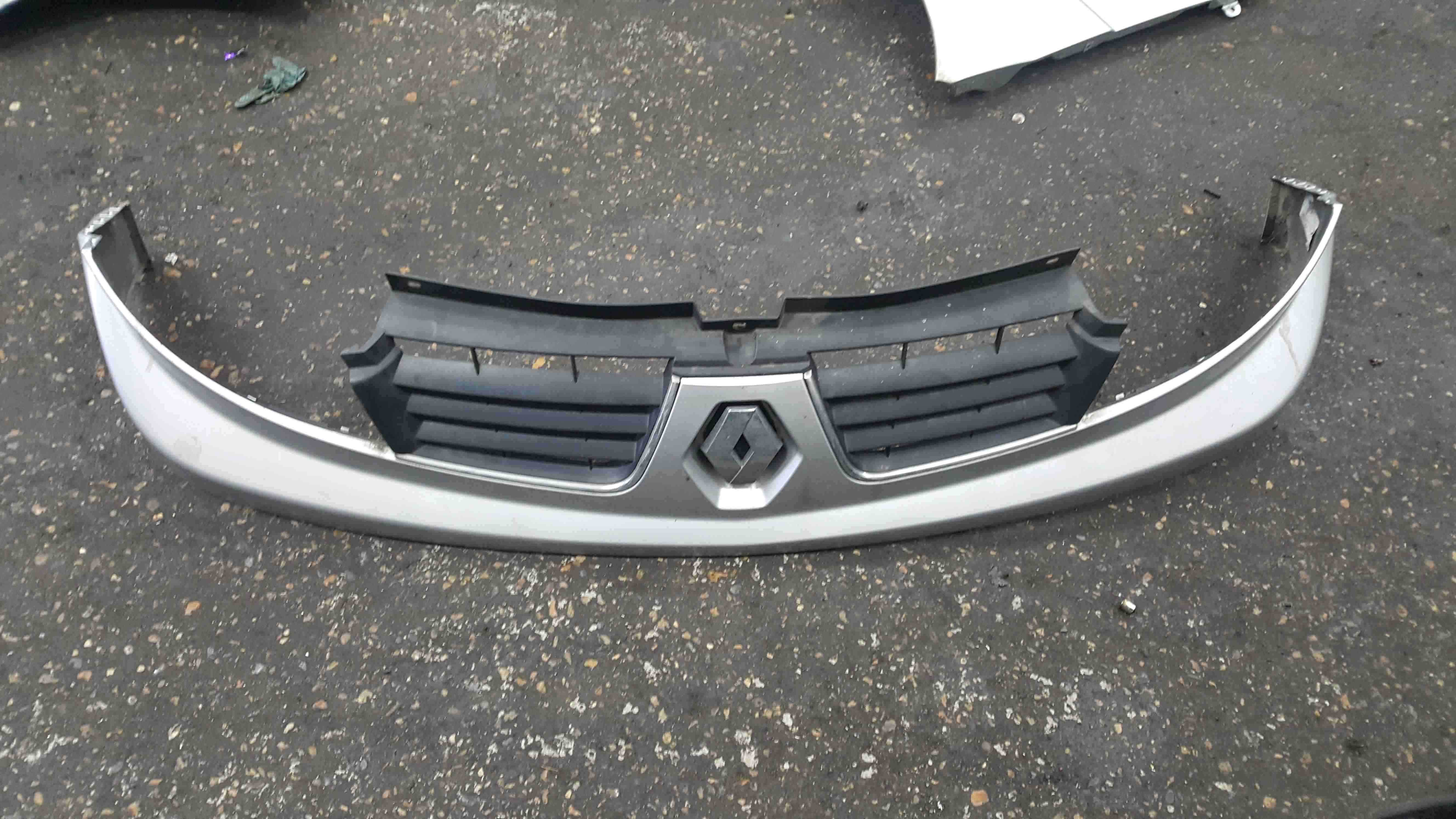 Renault Trafic 2006-2014 Front Grill Panel Badge Silver CMG64