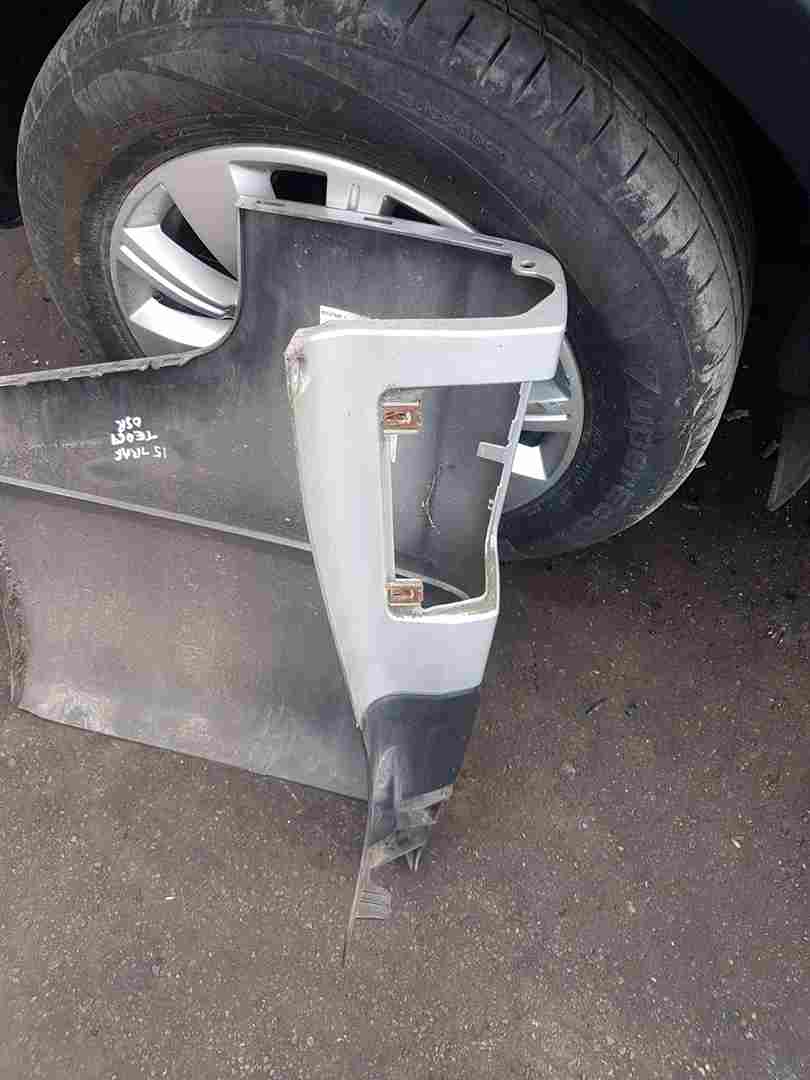 Thumb 6 Renault Trafic 2014-2018 Drivers OSR Rear Bumper Corner Trim silver ted69