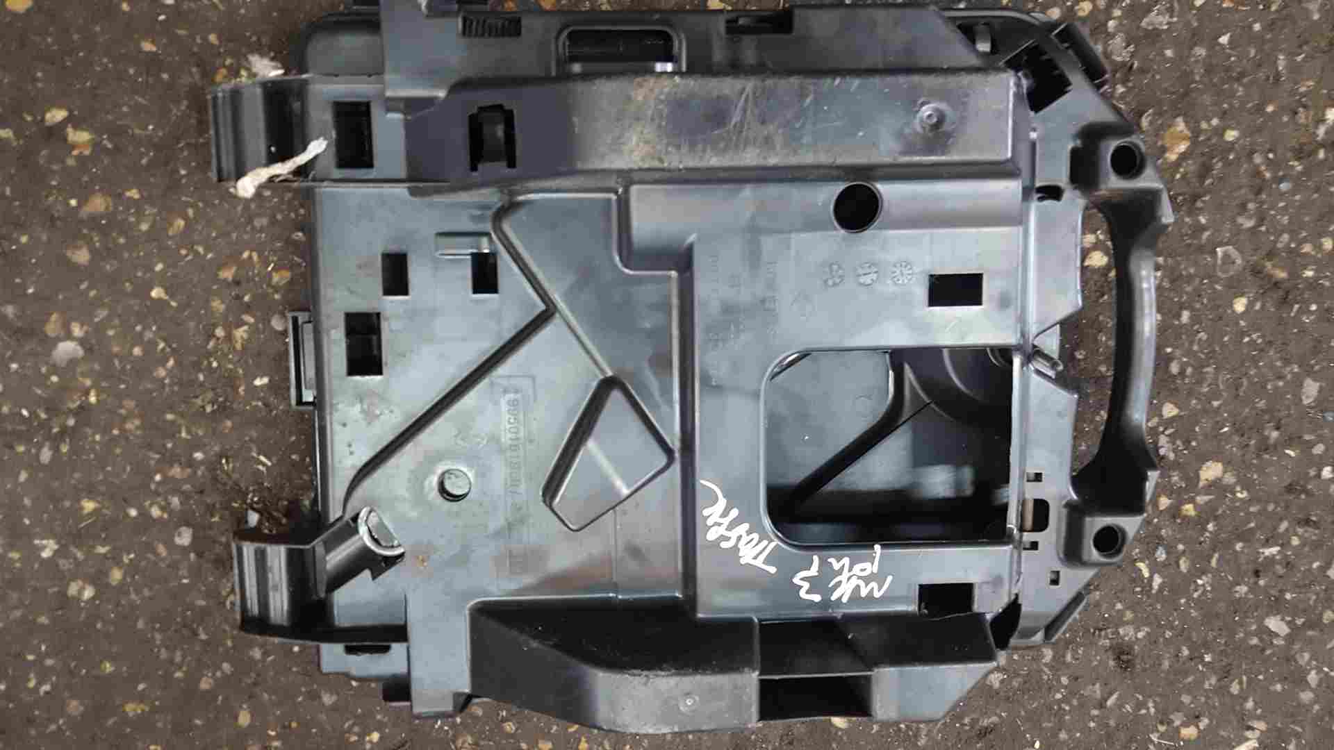 Thumb 8 Renault Trafic 2014-2018 Tool KIT Jack SET Wheel Brace 995018195R