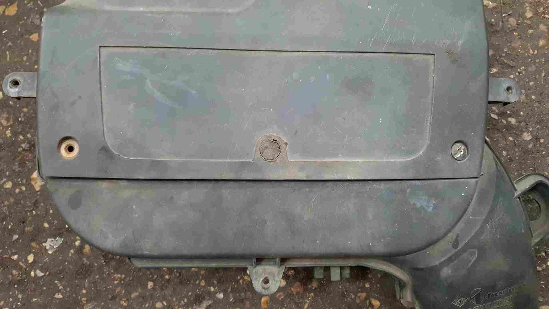 Thumb 4 Renault Trafic MK2 2001-2006 1.9 DCI Airbox Filter Housing 8200325553 7700114532