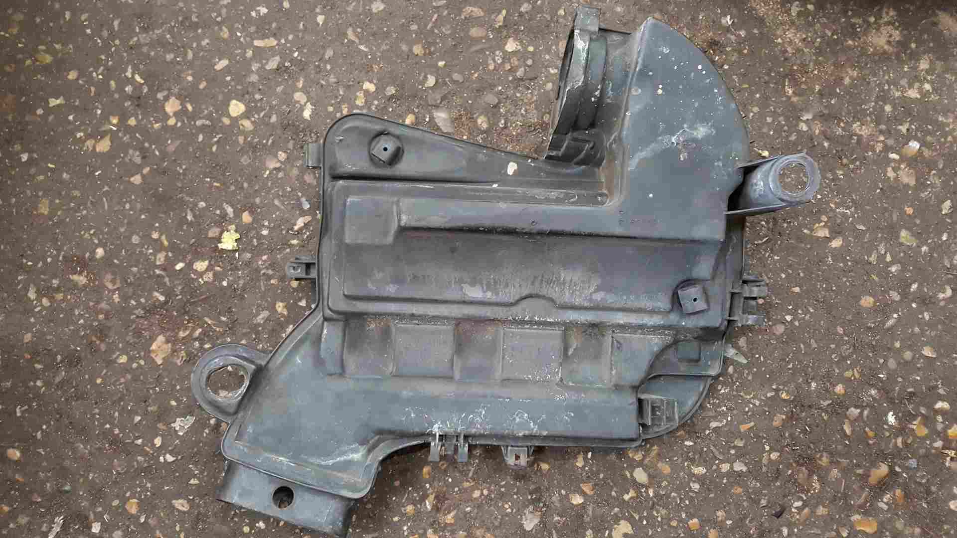 Thumb 5 Renault Trafic MK2 2001-2006 1.9 DCI Airbox Filter Housing 8200325553 7700114532
