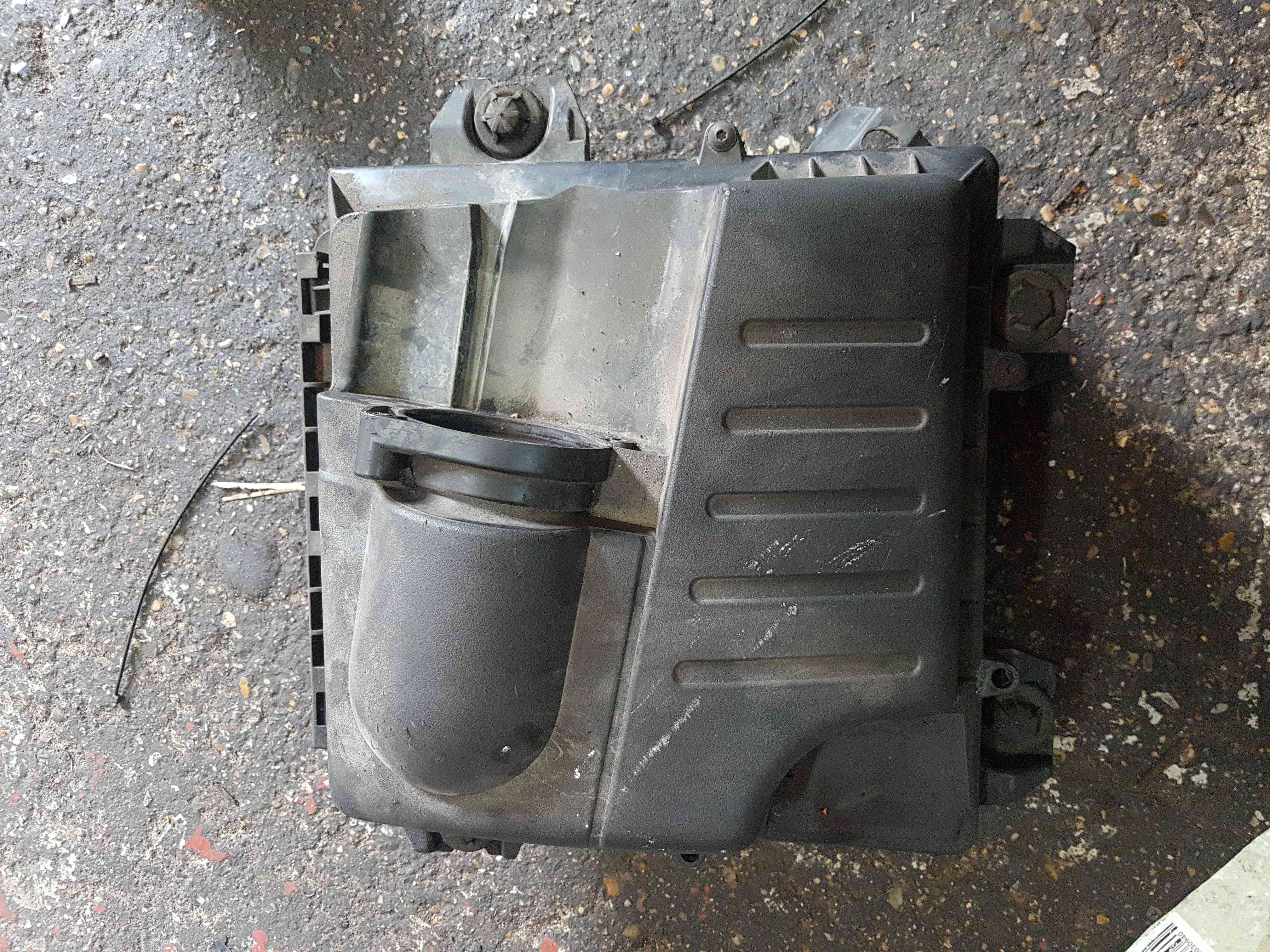 Thumb 2 Renault Trafic MK2 2001-2006 2.0 DCI Airbox Filter Housing 8200467321
