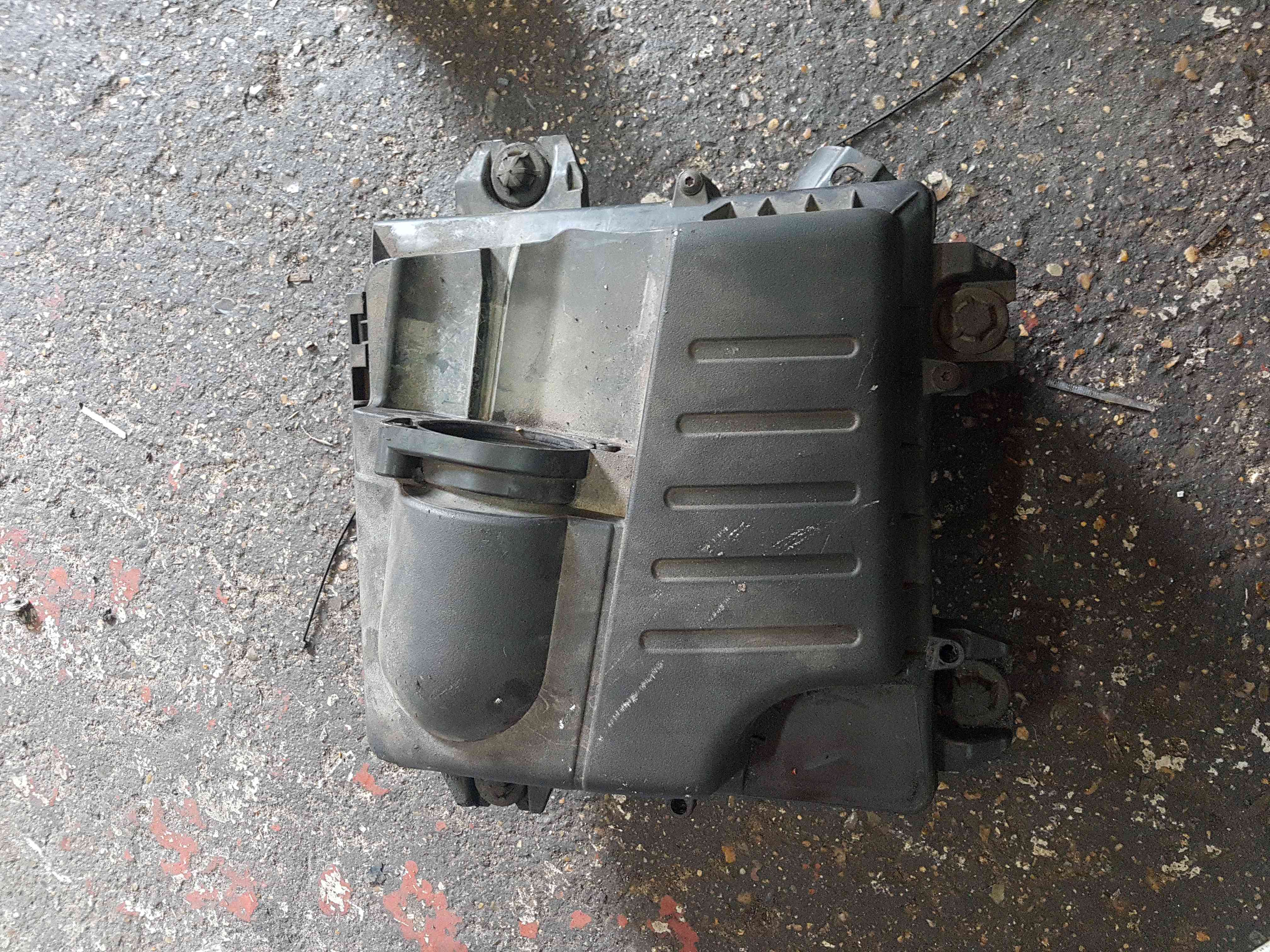 Thumb 5 Renault Trafic MK2 2001-2006 2.0 DCI Airbox Filter Housing 8200467321