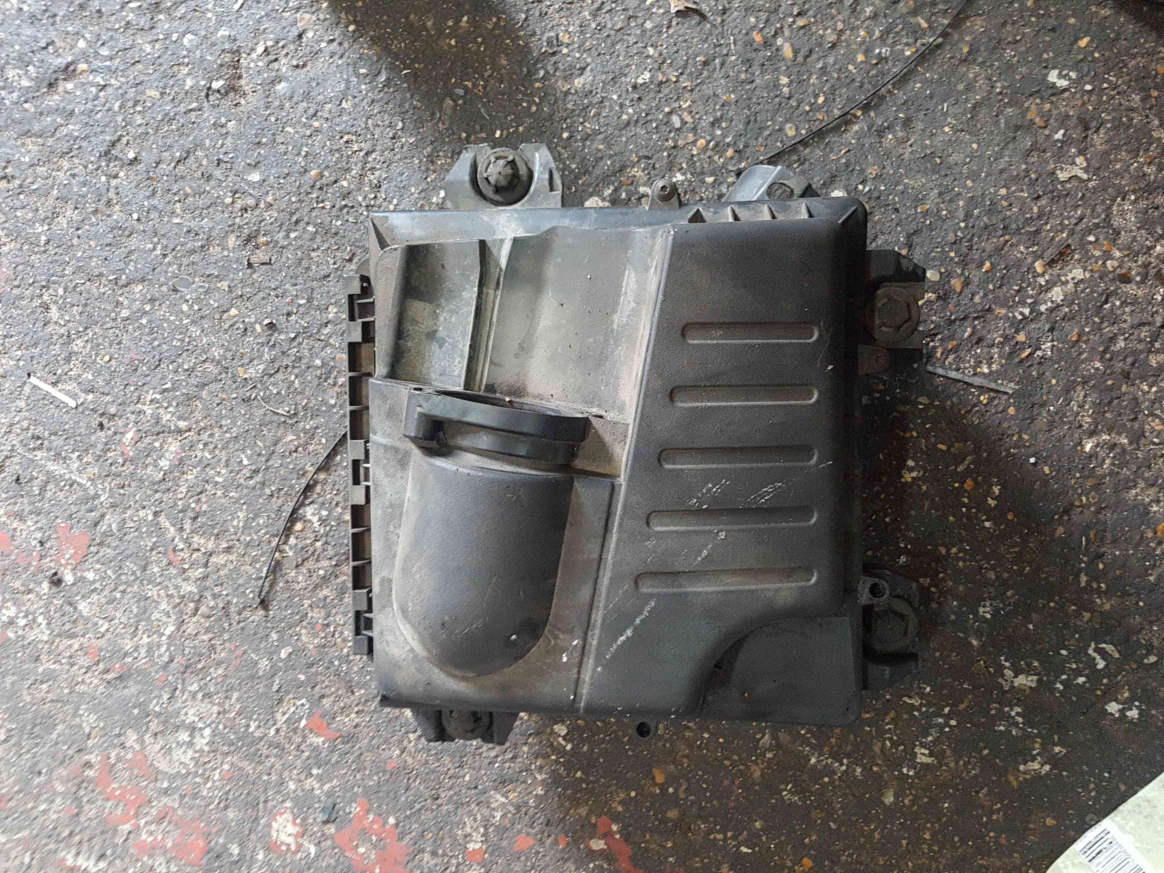 Thumb 6 Renault Trafic MK2 2001-2006 2.0 DCI Airbox Filter Housing 8200467321