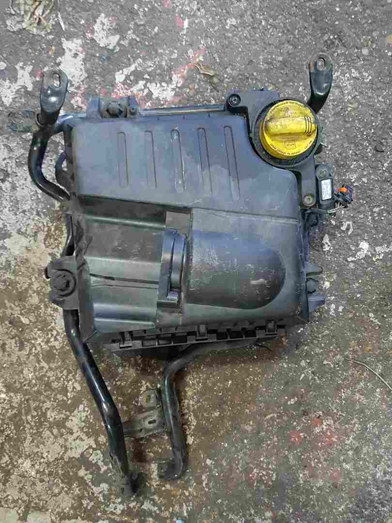 Thumb 6 Renault Trafic MK2 2001-2006 2.0 DCI Airbox Filter Housing 8200760899