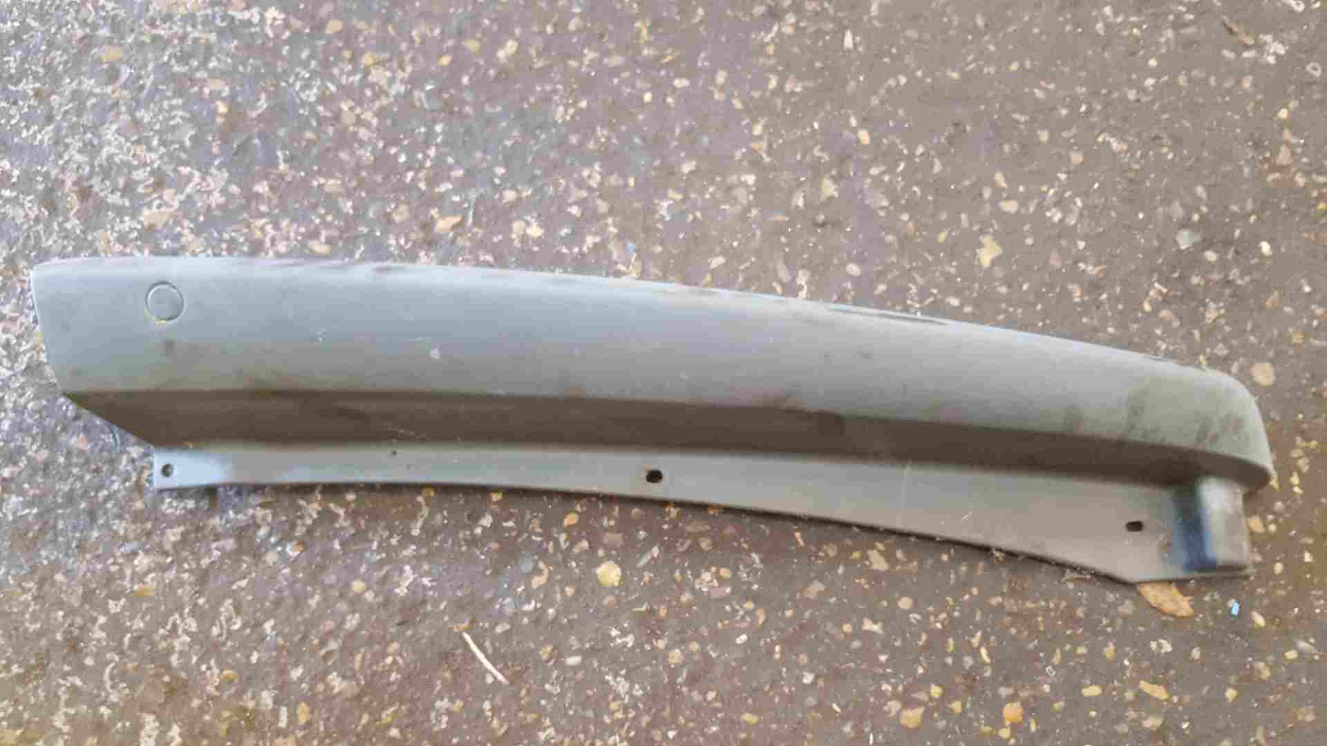 Thumb 2 Renault Trafic MK2 2001-2006 NSR Passenger Rear Corner Lamp Trim 8200176384