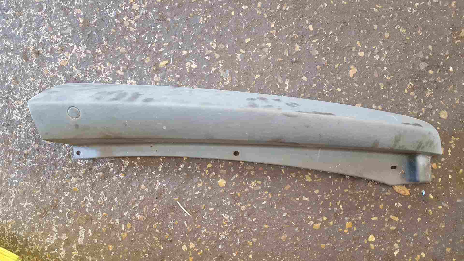 Thumb 3 Renault Trafic MK2 2001-2006 NSR Passenger Rear Corner Lamp Trim 8200176384