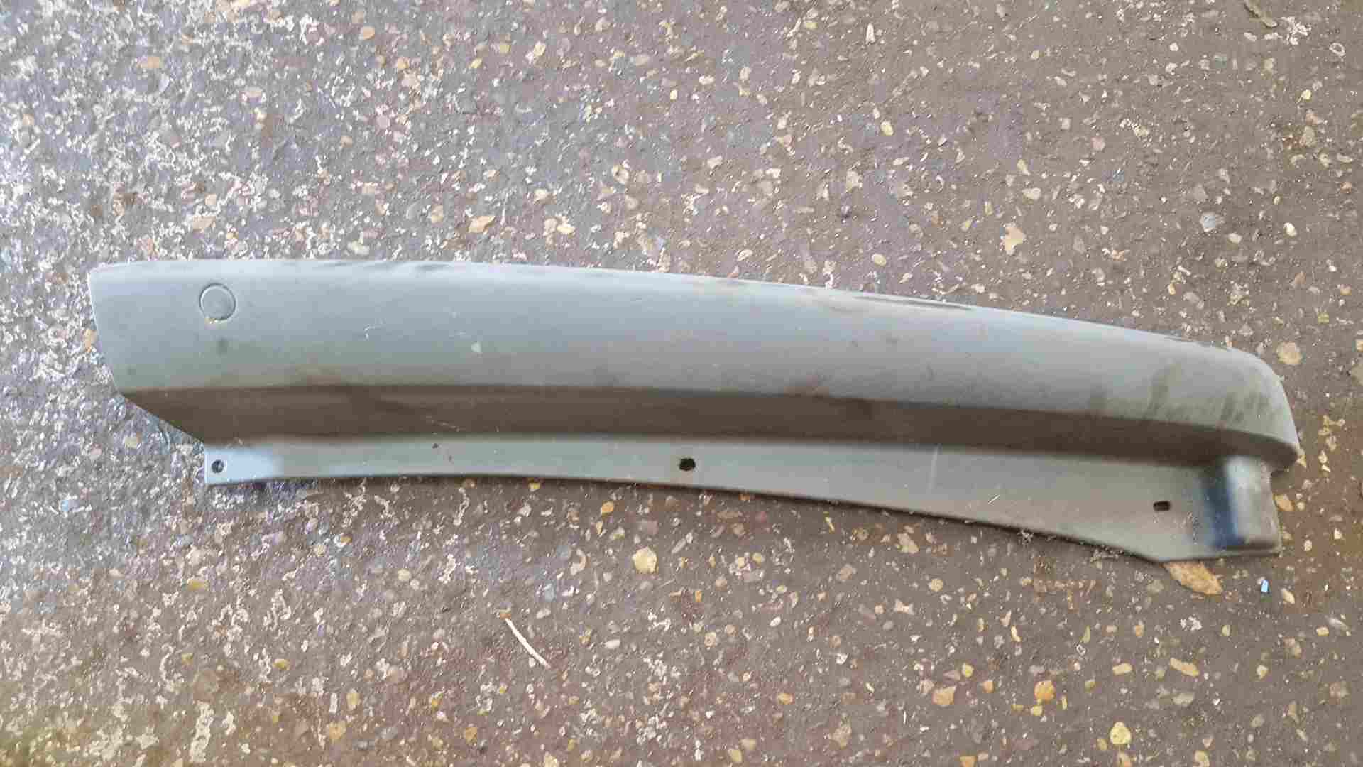 Renault Trafic MK2 2001-2006 NSR Passenger Rear Corner Lamp Trim 8200176384
