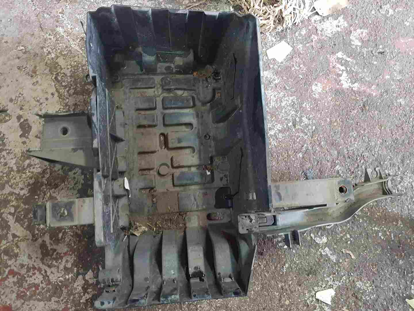 Thumb 2 Renault Trafic MK2 2001-2014 Battery Tray BOX 8200901678