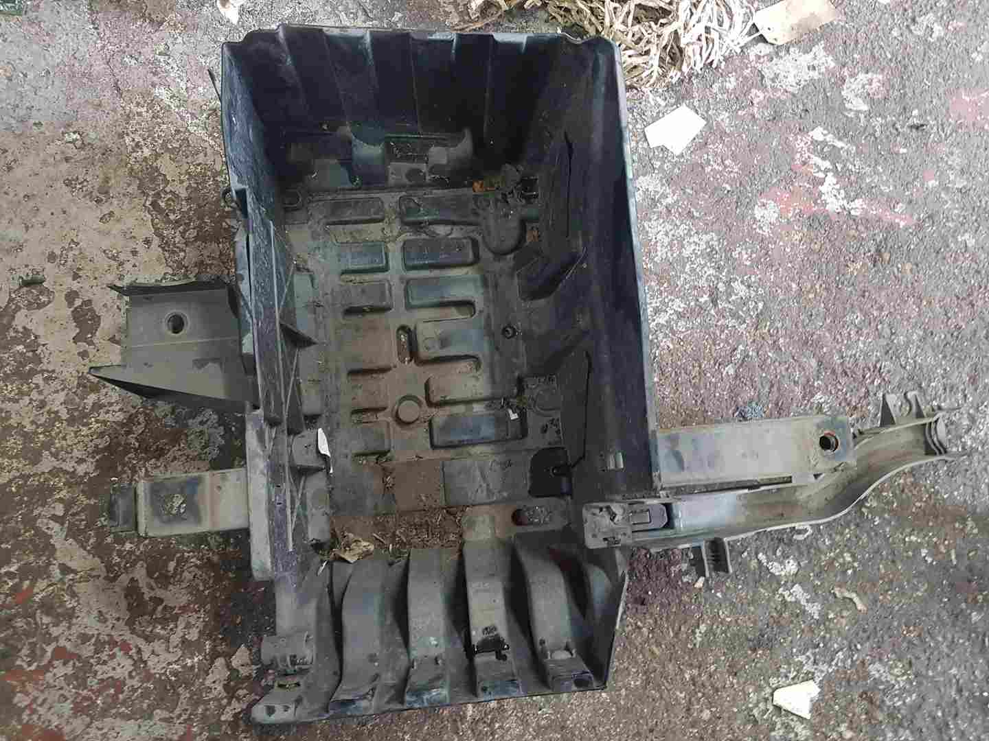 Thumb 3 Renault Trafic MK2 2001-2014 Battery Tray BOX 8200901678