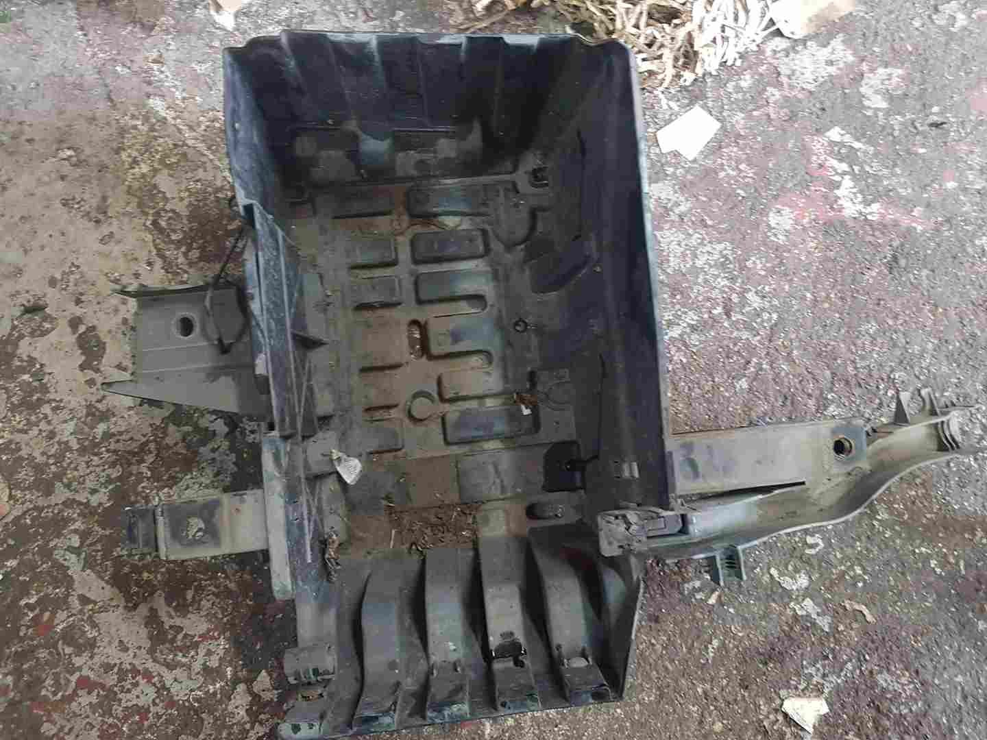 Thumb 6 Renault Trafic MK2 2001-2014 Battery Tray BOX 8200901678