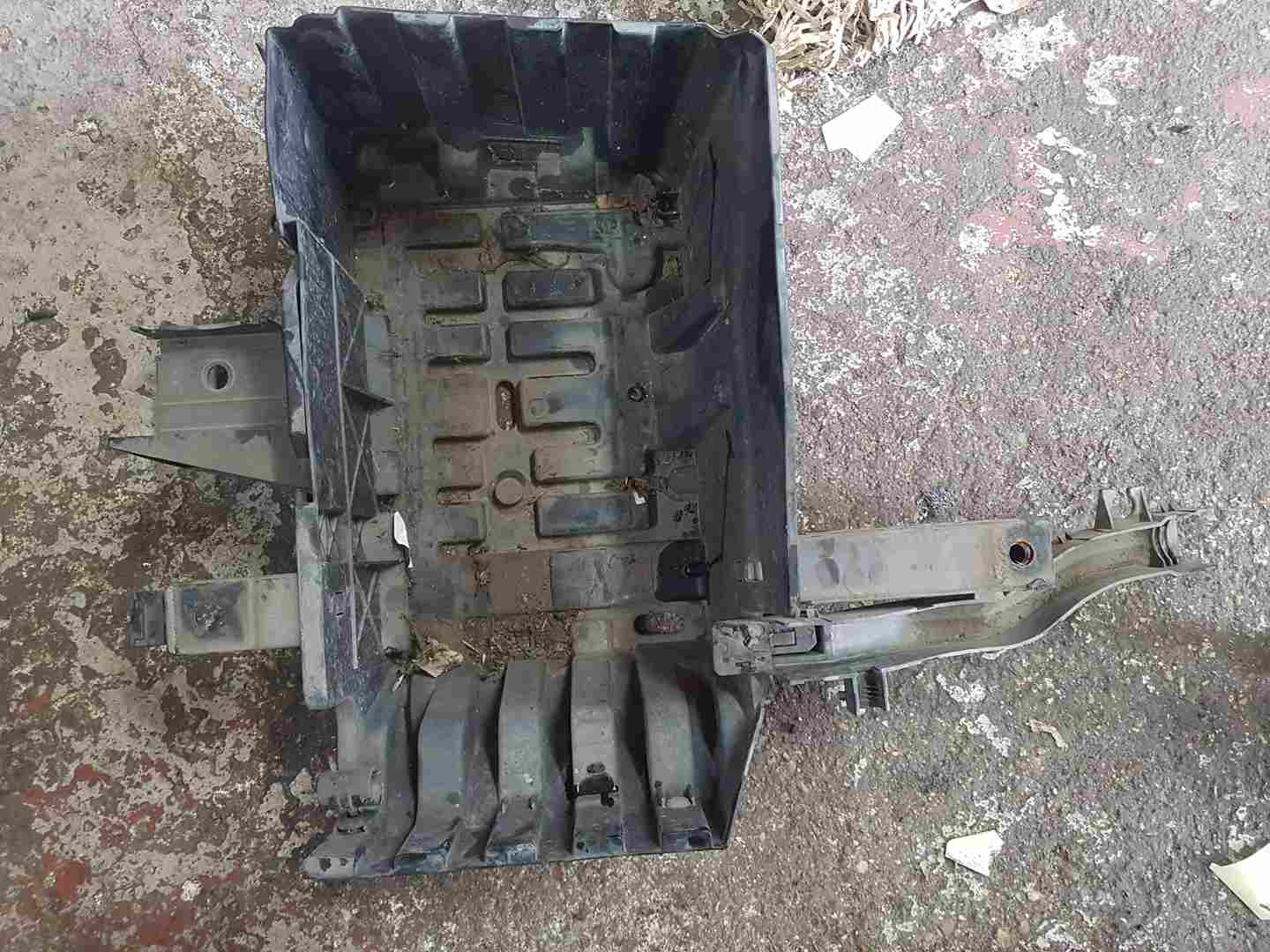 Renault Trafic MK2 2001-2014 Battery Tray BOX 8200901678