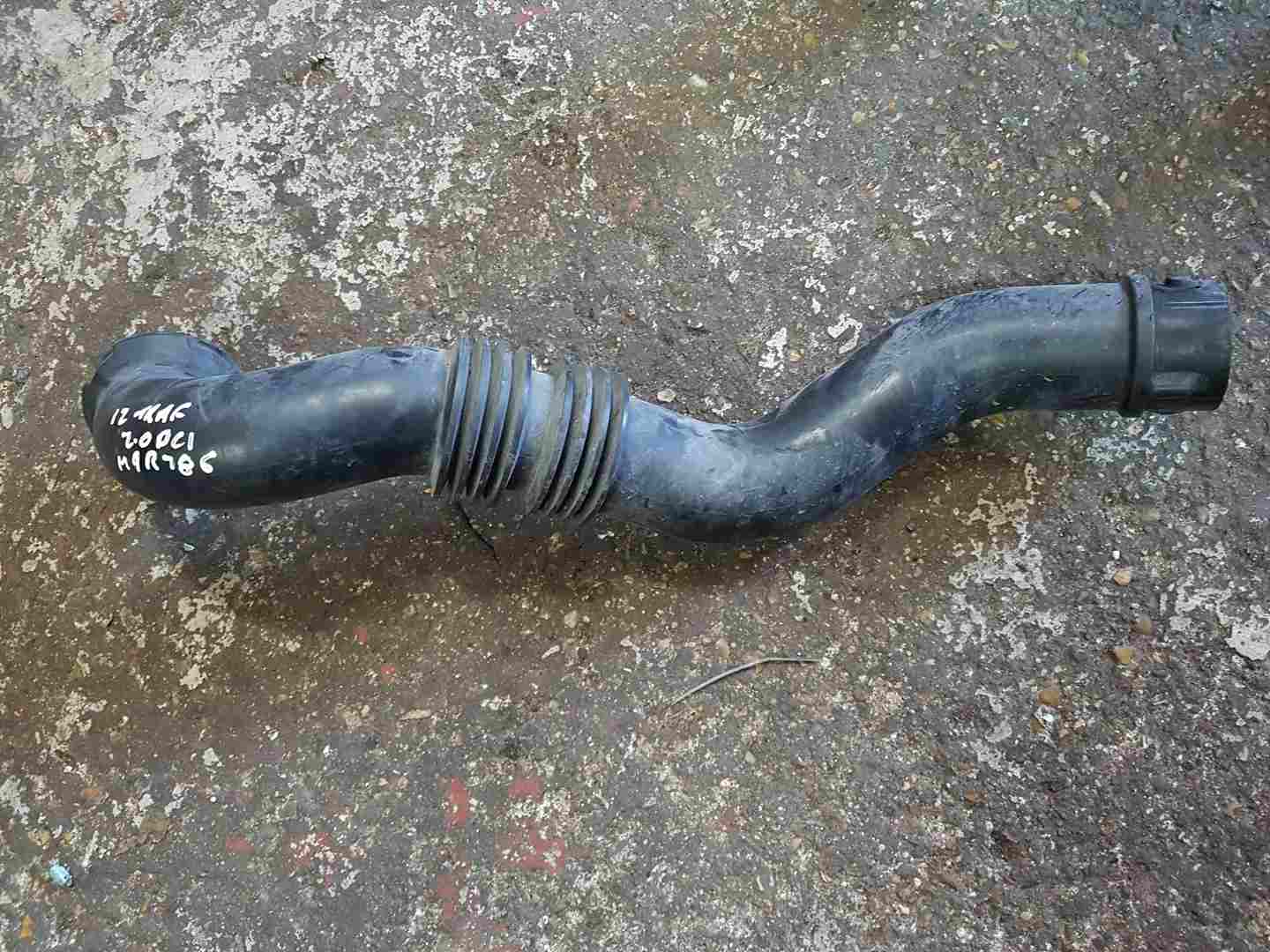 Renault Trafic MK2 2006-2014 2.0 AIR Intake Pipe 8200865653 m9r786