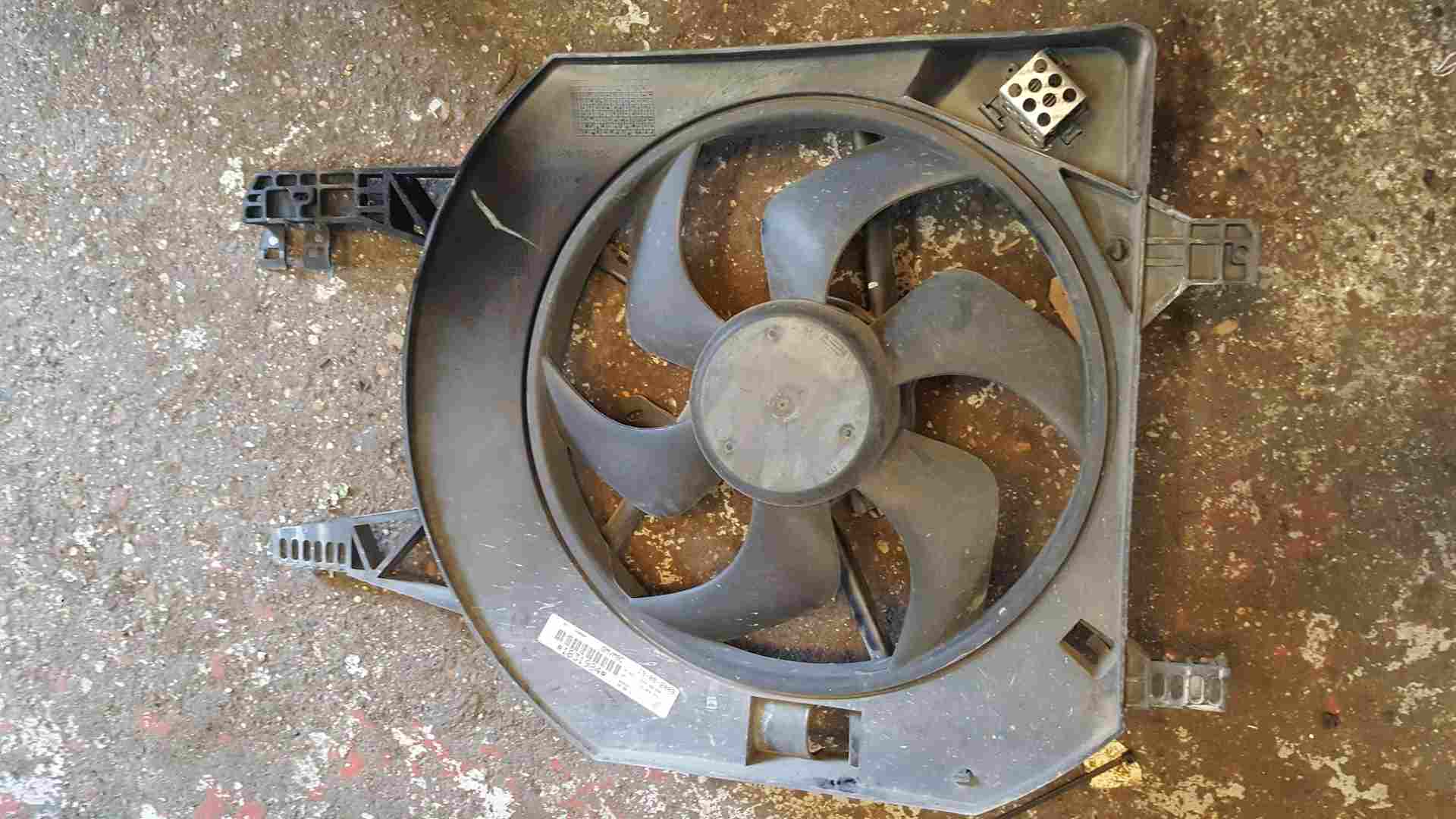 Thumb 3 Renault Trafic MK2 2006-2014 2.0 DCI Cooling FAN Radiator 8200662039