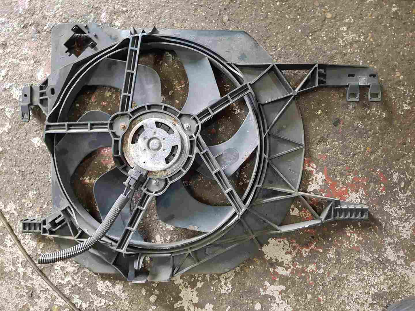 Thumb 3 Renault Trafic MK2 2006-2014 2.0 DCI Cooling FAN Radiator 8200151874