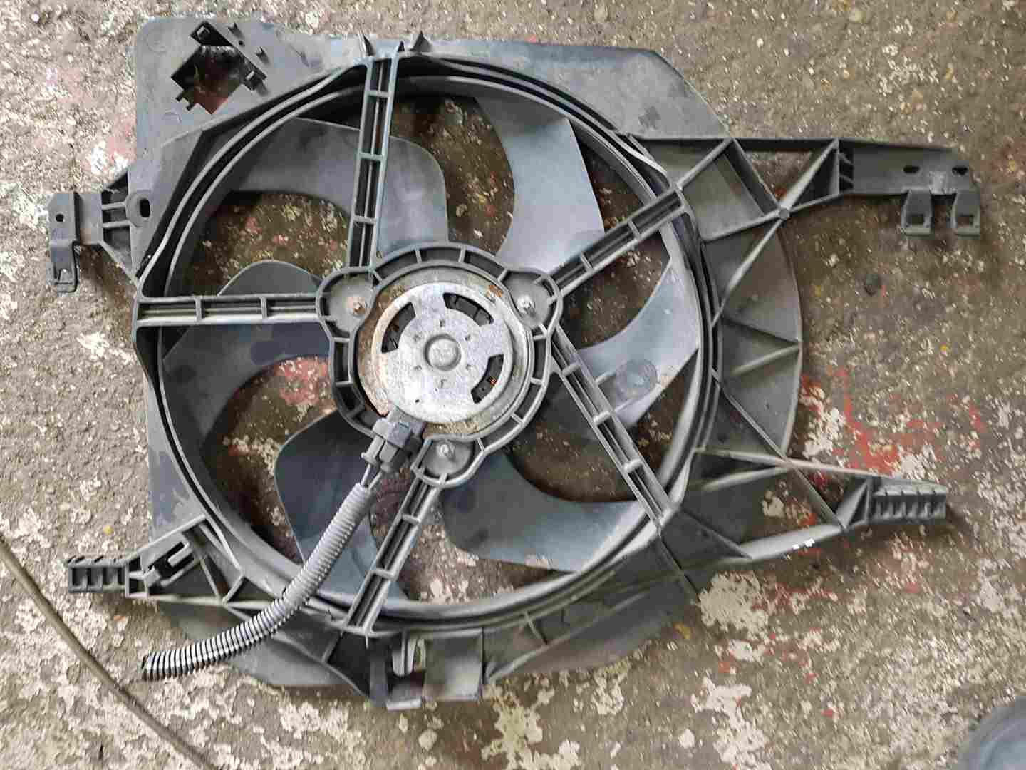 Thumb 4 Renault Trafic MK2 2006-2014 2.0 DCI Cooling FAN Radiator 8200151874