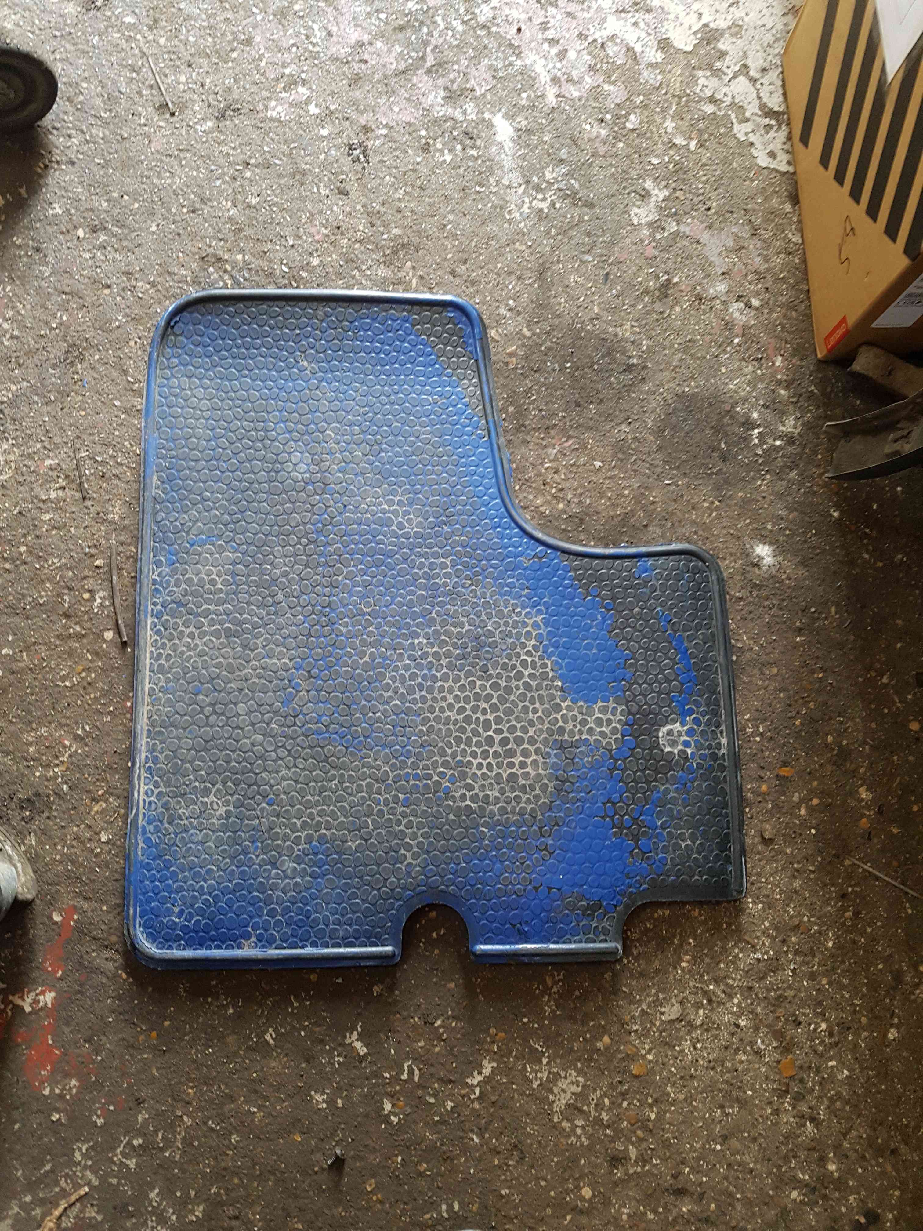 Thumb 7 Renault Trafic MK2 2006-2014 Battery Cover LID Rubber MAT 8200611183