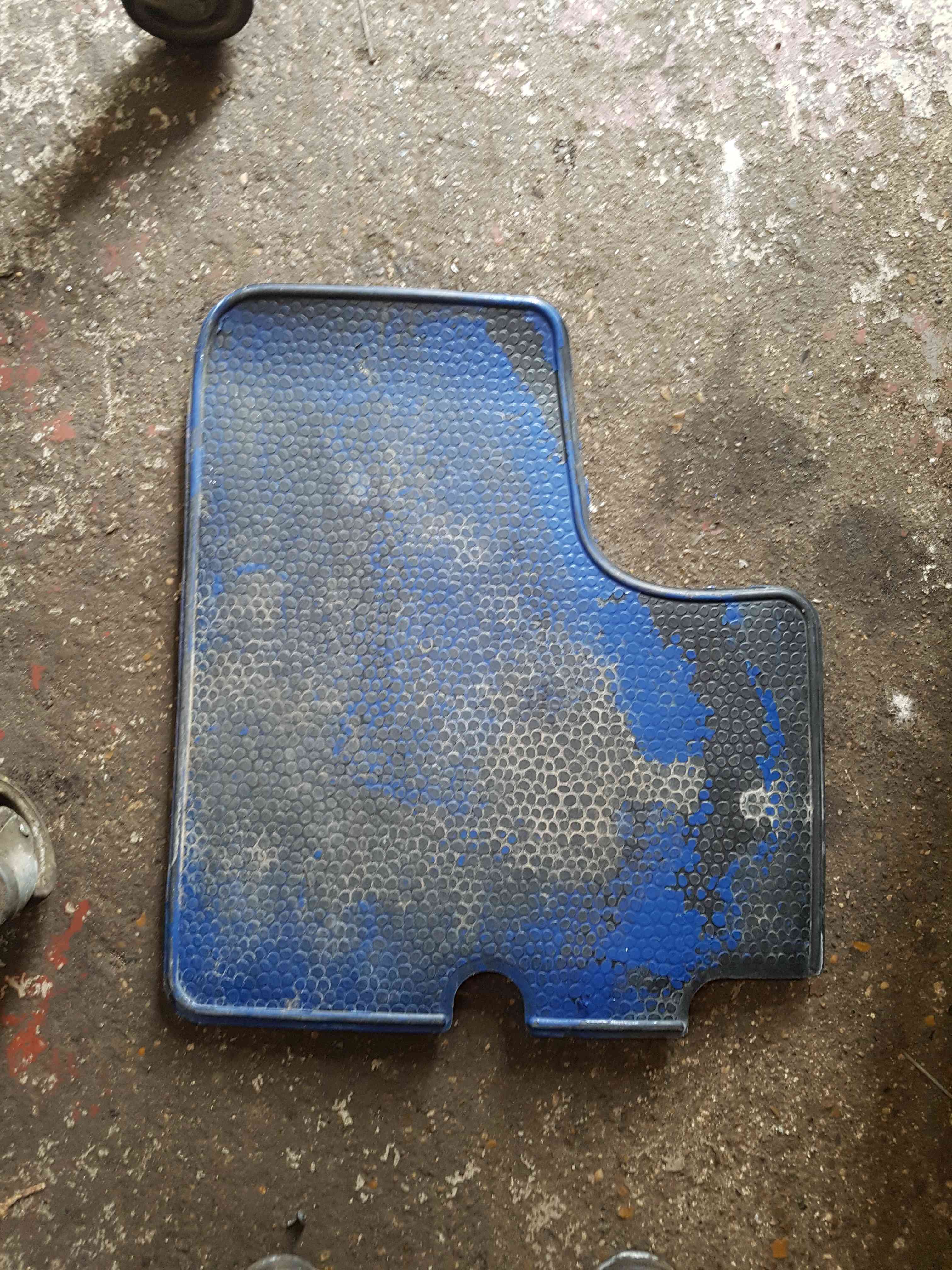 Thumb 2 Renault Trafic MK2 2006-2014 Battery Cover LID Rubber MAT 8200611183