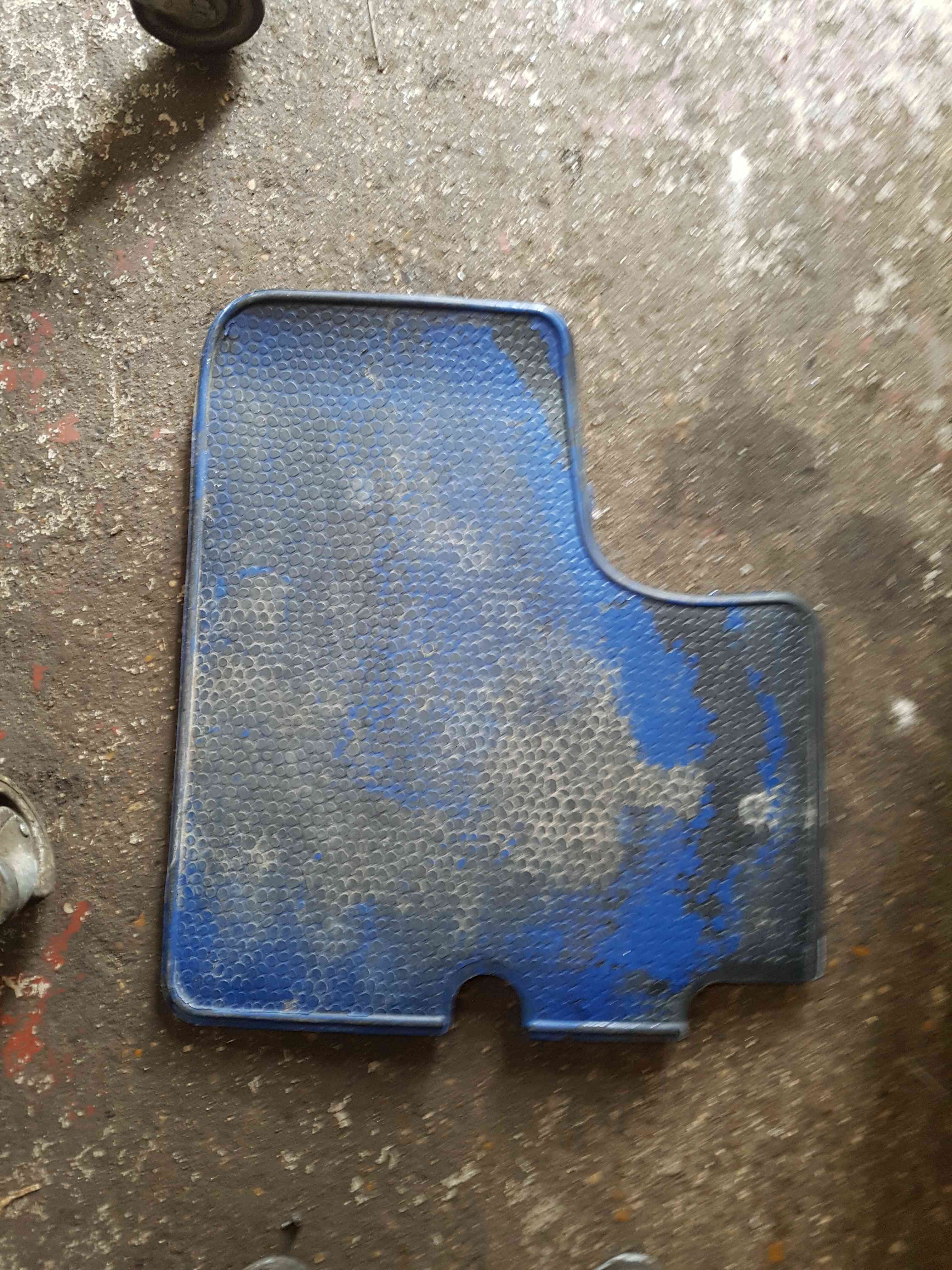 Thumb 3 Renault Trafic MK2 2006-2014 Battery Cover LID Rubber MAT 8200611183
