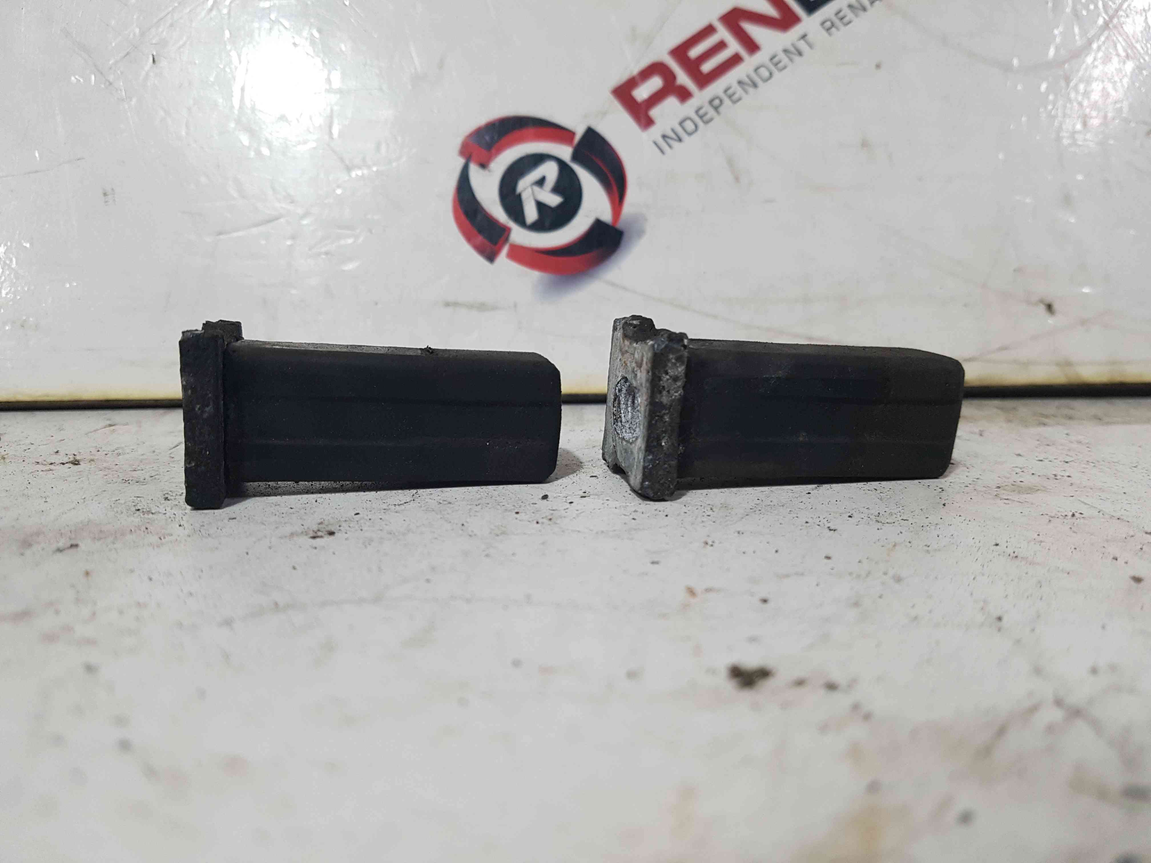 Thumb 2 Renault Trafic MK2 2006-2014 Radiator Mounting 7700421800
