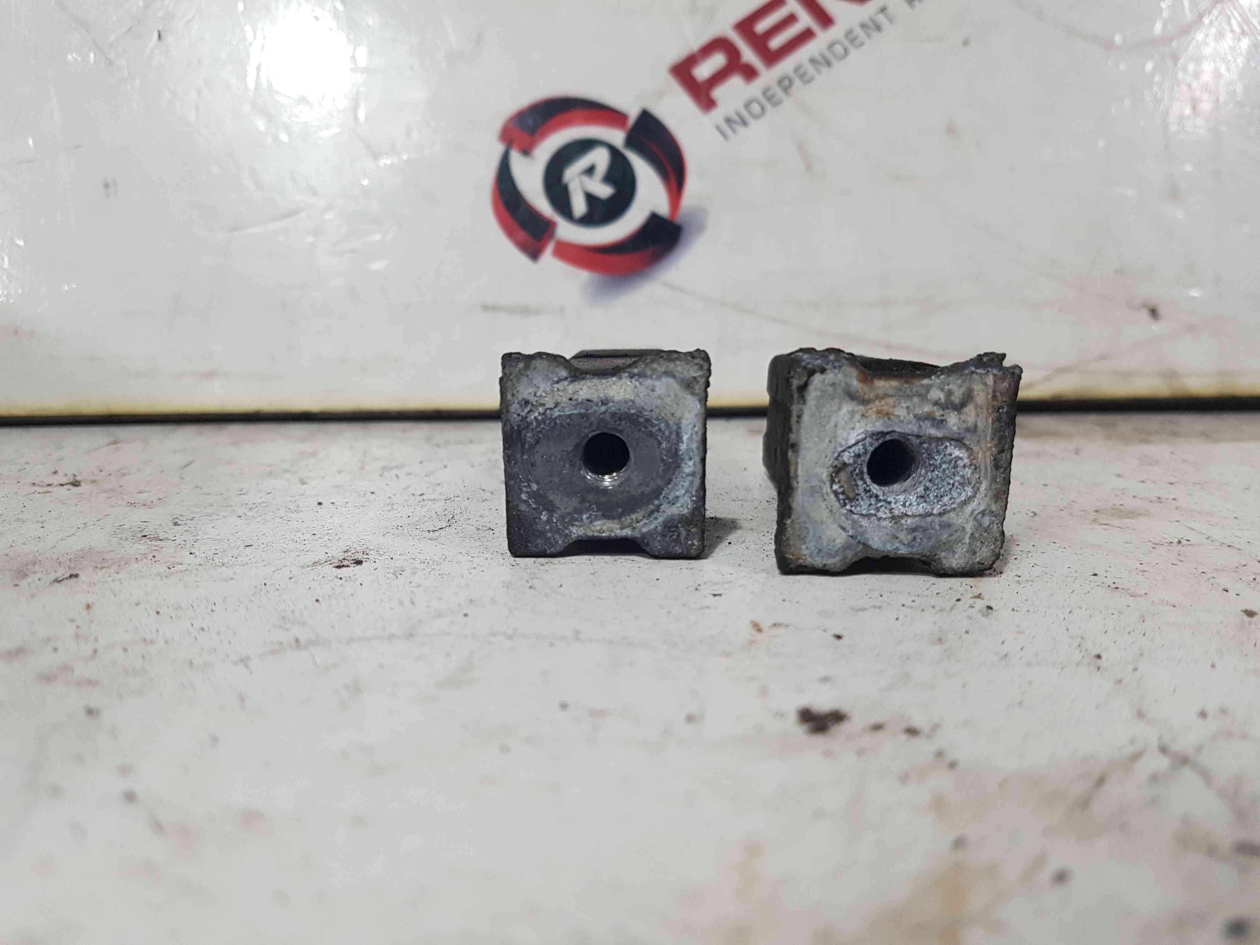 Thumb 4 Renault Trafic MK2 2006-2014 Radiator Mounting 7700421800