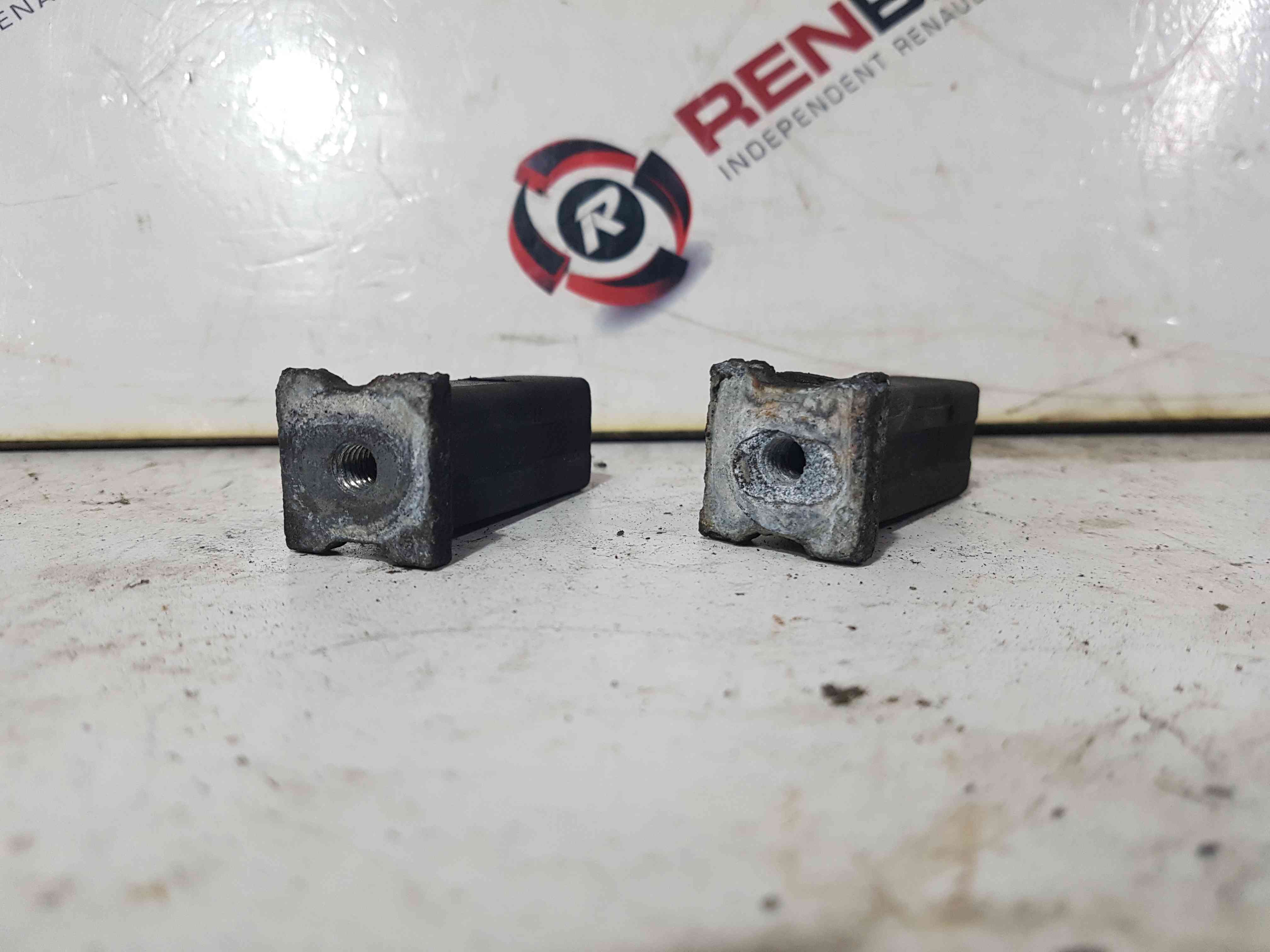 Renault Trafic MK2 2006-2014 Radiator Mounting 7700421800