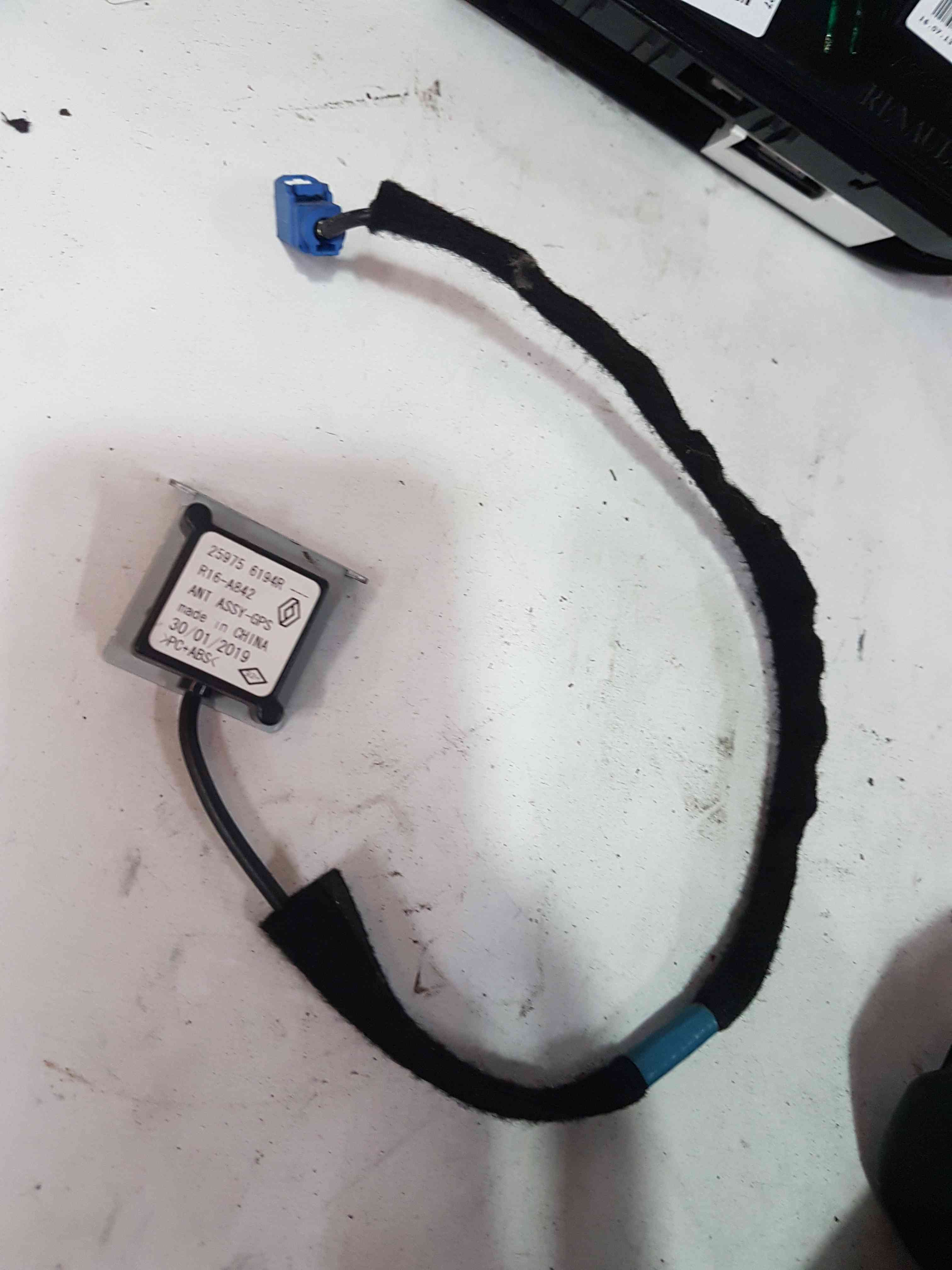 Thumb 2 Renault Trafic MK3 2006-2014 GPS Radio Aerial SAT Nav Antenna 259756194R