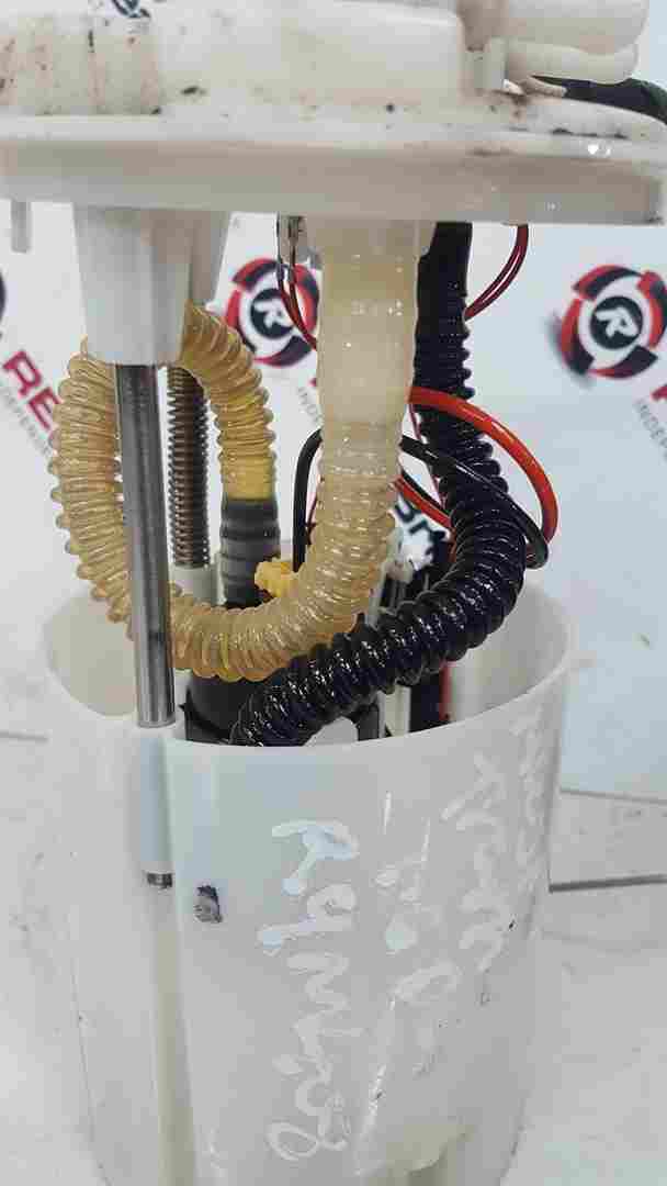 Thumb 9 Renault Trafic MK3 2014-2018 1.6 dCi Diesel Fuel Sender Sending Unit 172021036R