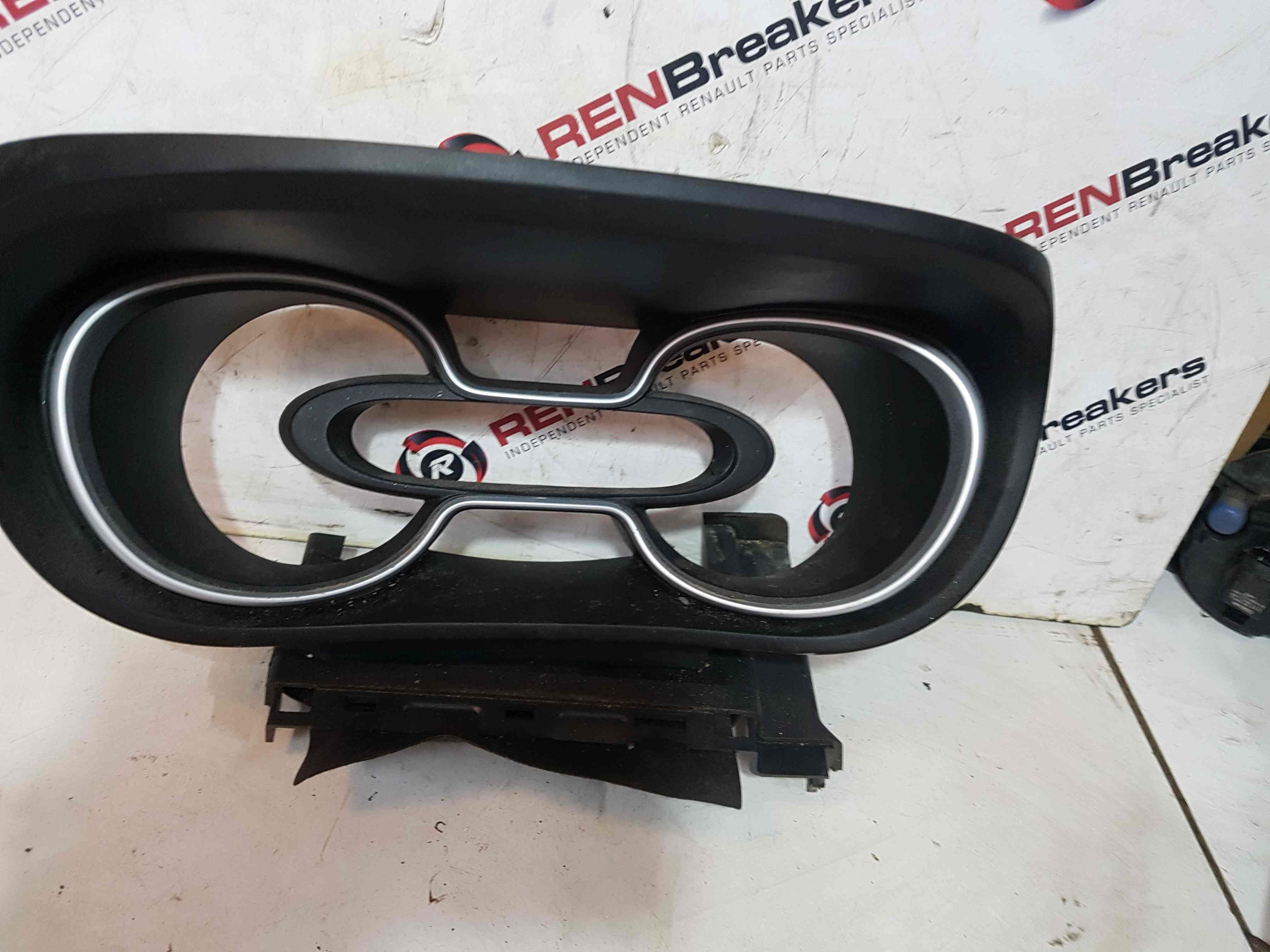 Thumb 4 Renault Trafic MK3 2014-2018 Drivers Cluster Clock Cover 681017678R