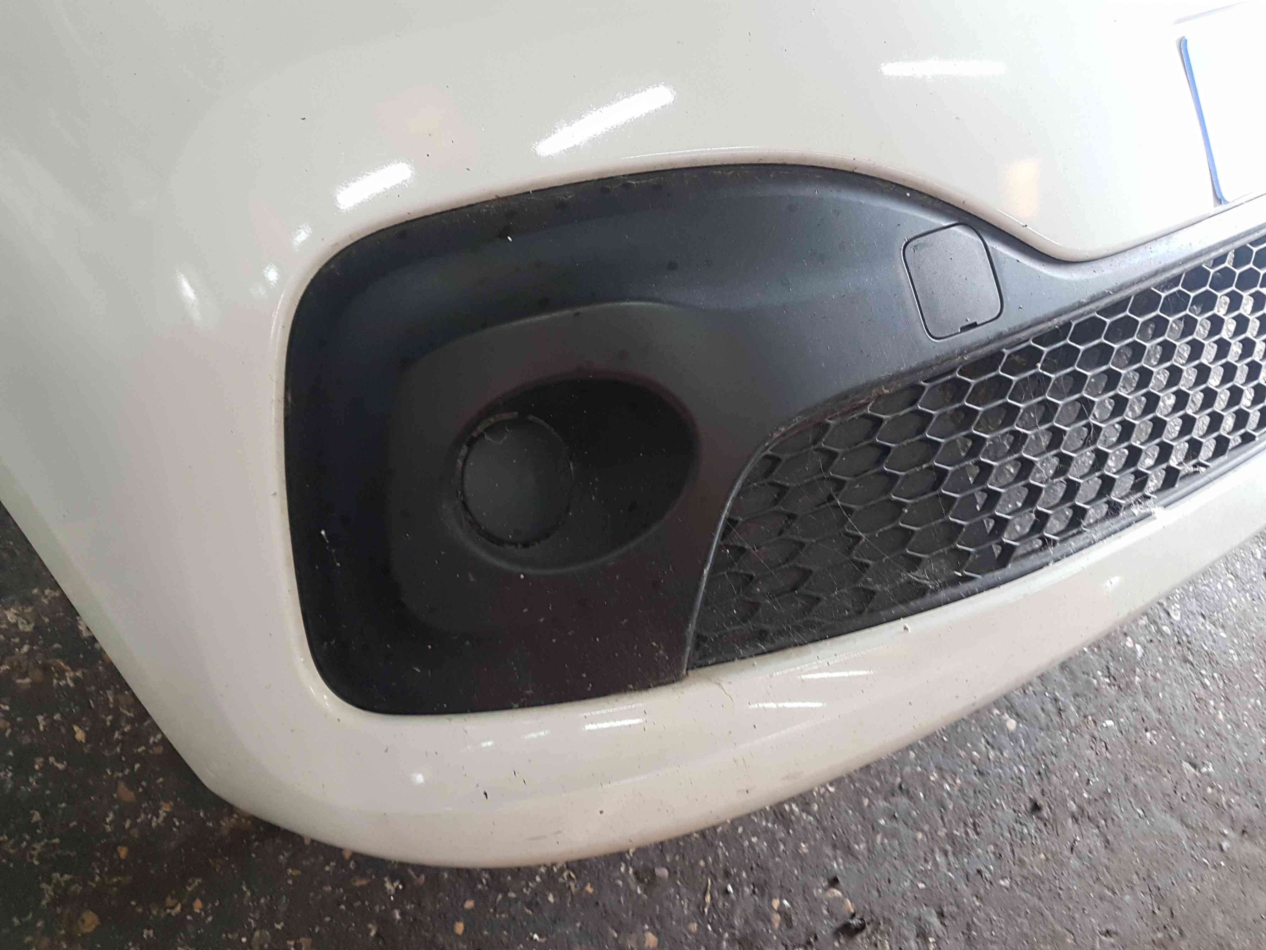 Thumb 7 Renault Trafic MK3 2014-2018 Front Bumper ICE White Ov369