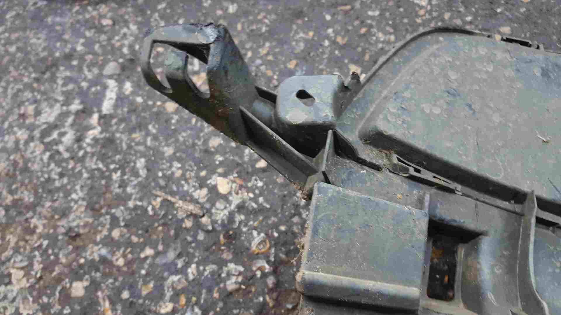 Thumb 6 Renault Trafic MK3 2014-2018 Front Lower Grill BROKEN