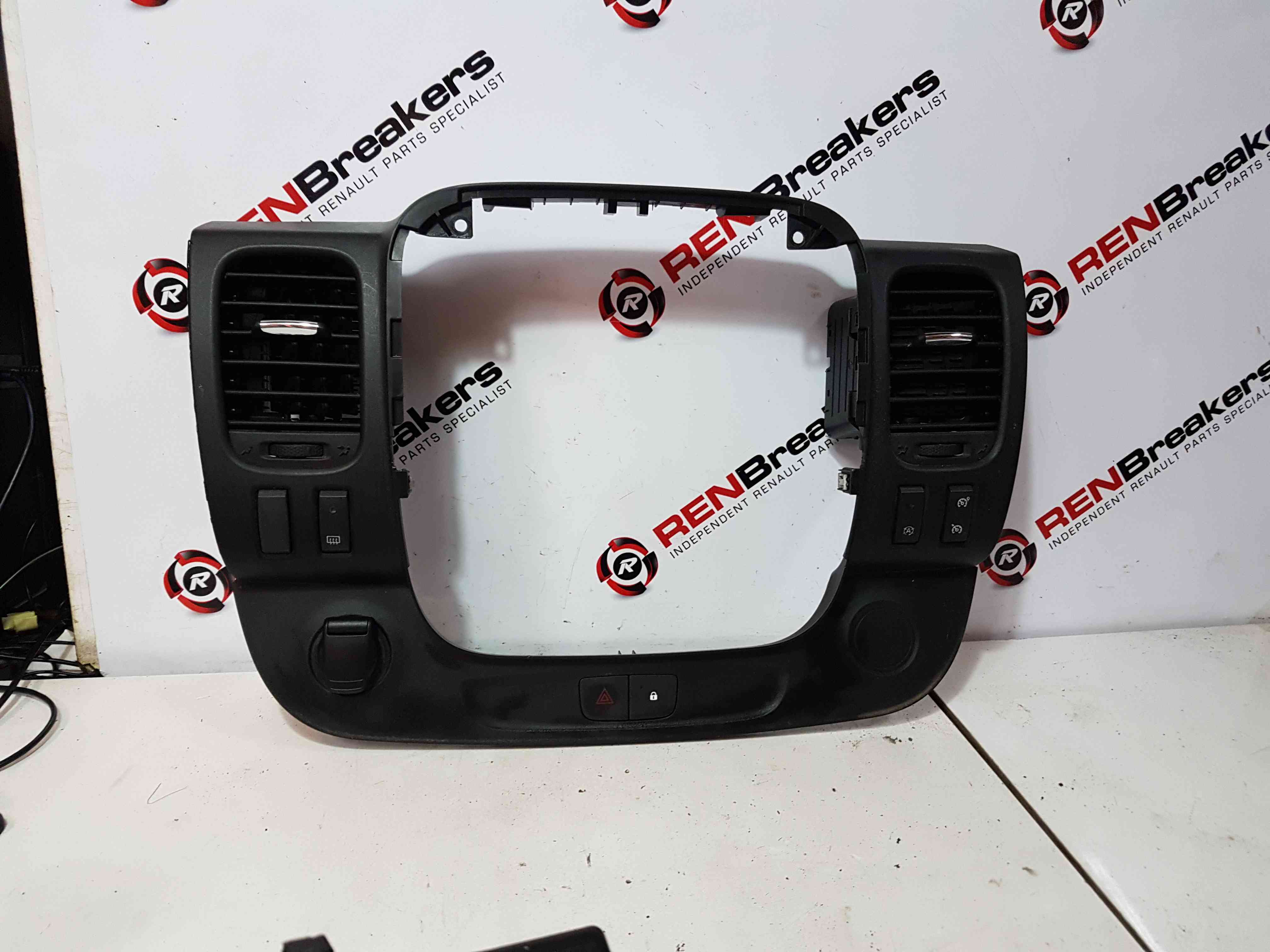 Thumb 2 Renault Trafic MK3 2014-2018 Heater Vents Centre Trim Hazard 682607479R