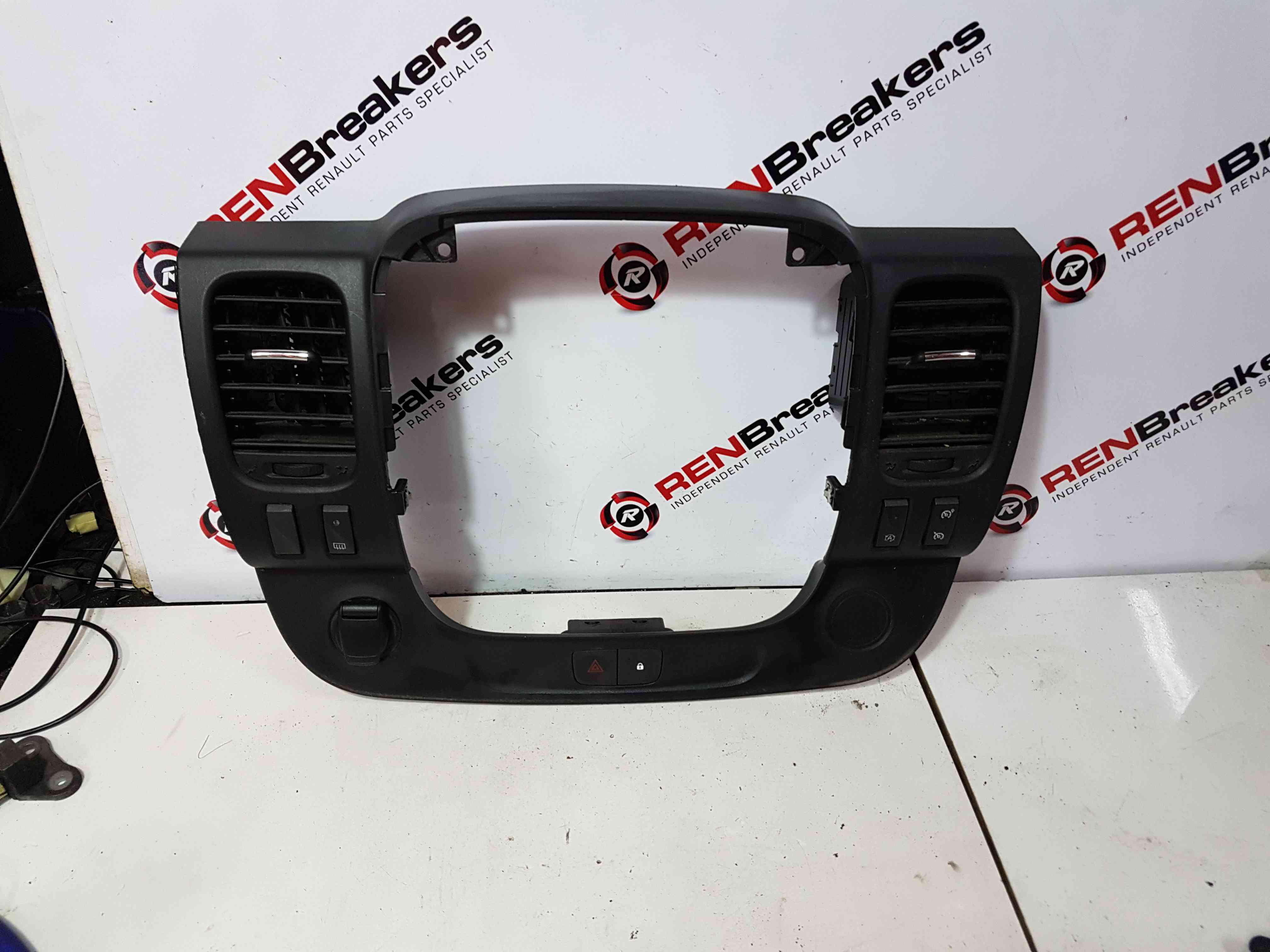 Thumb 7 Renault Trafic MK3 2014-2018 Heater Vents Centre Trim Hazard 682607479R