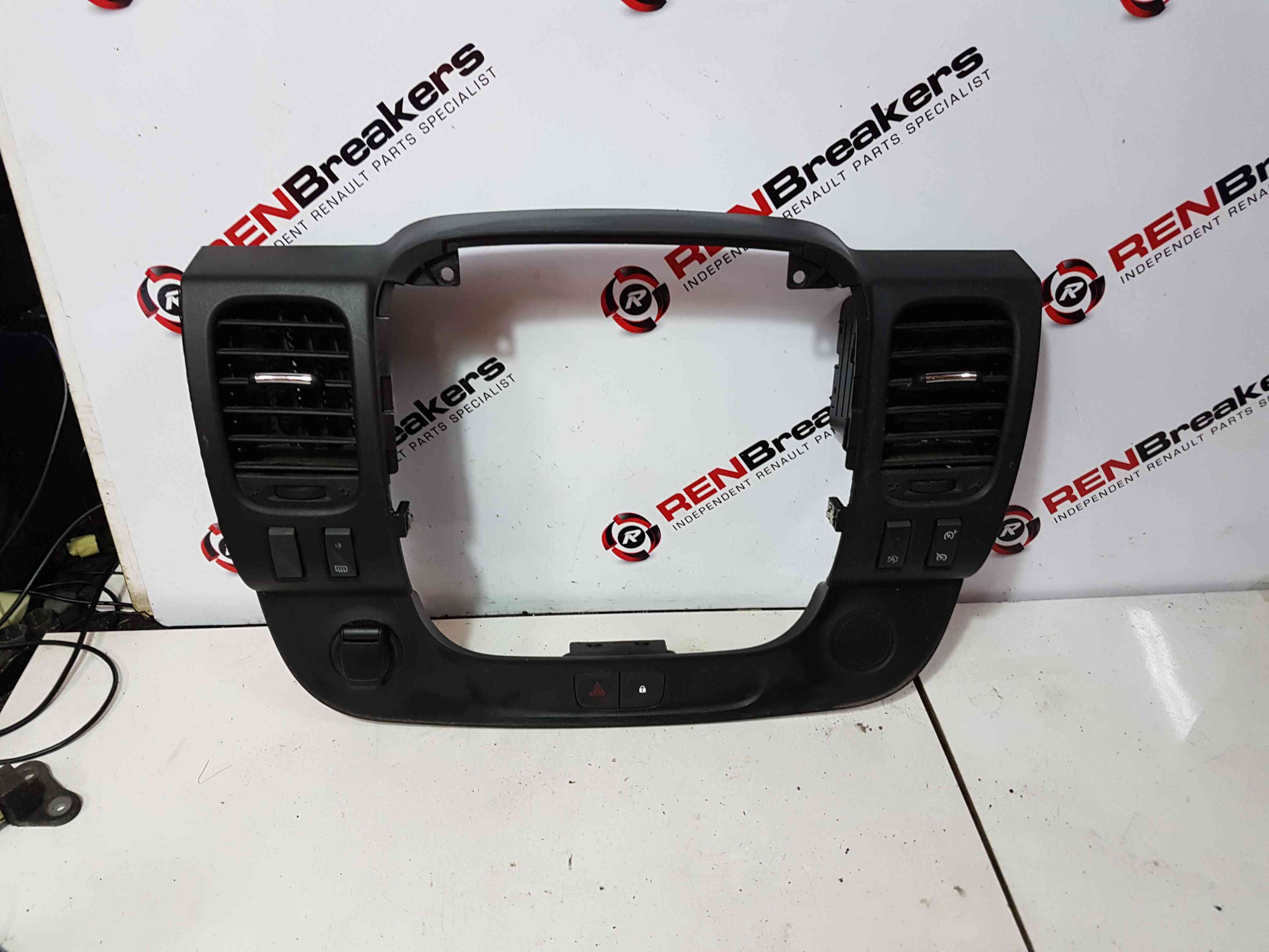 Thumb 8 Renault Trafic MK3 2014-2018 Heater Vents Centre Trim Hazard 682607479R
