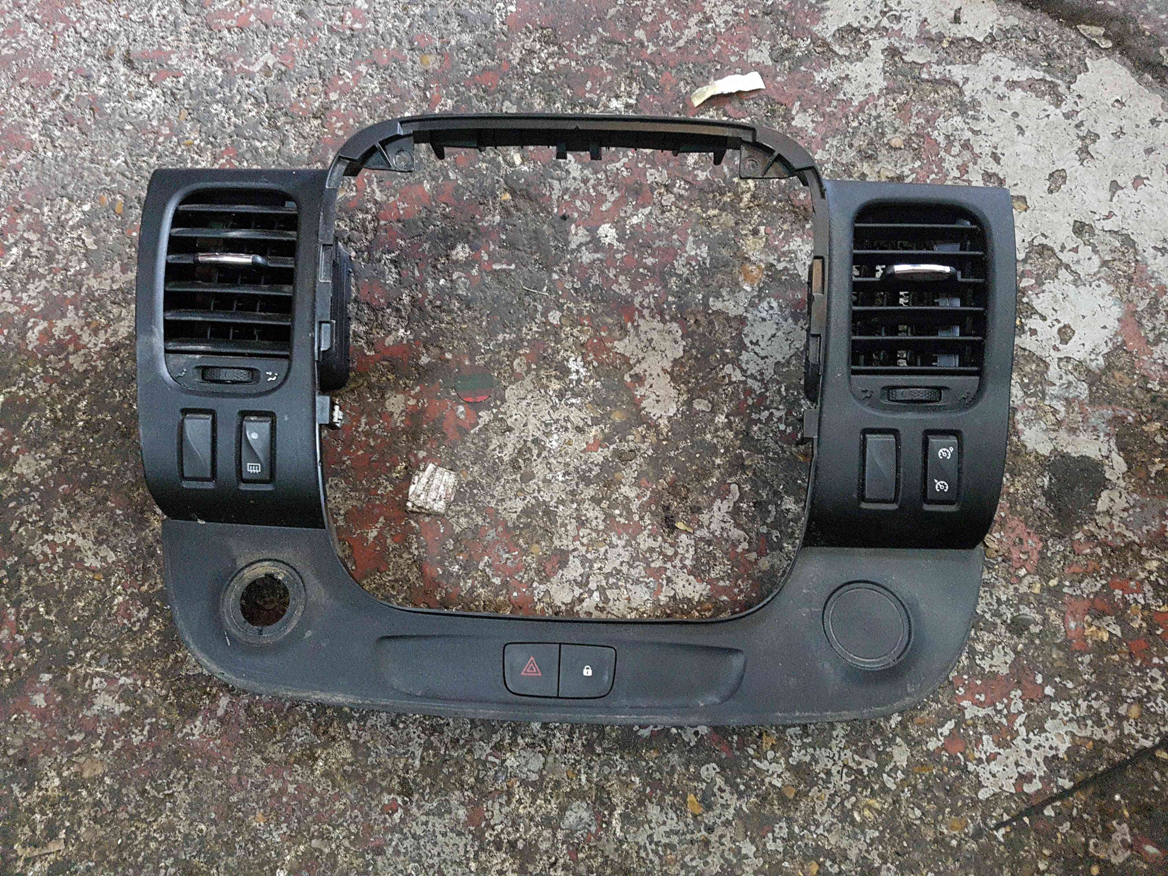 Renault Trafic MK3 2014-2018 Heater Vents Centre Trim Hazard 682607479R