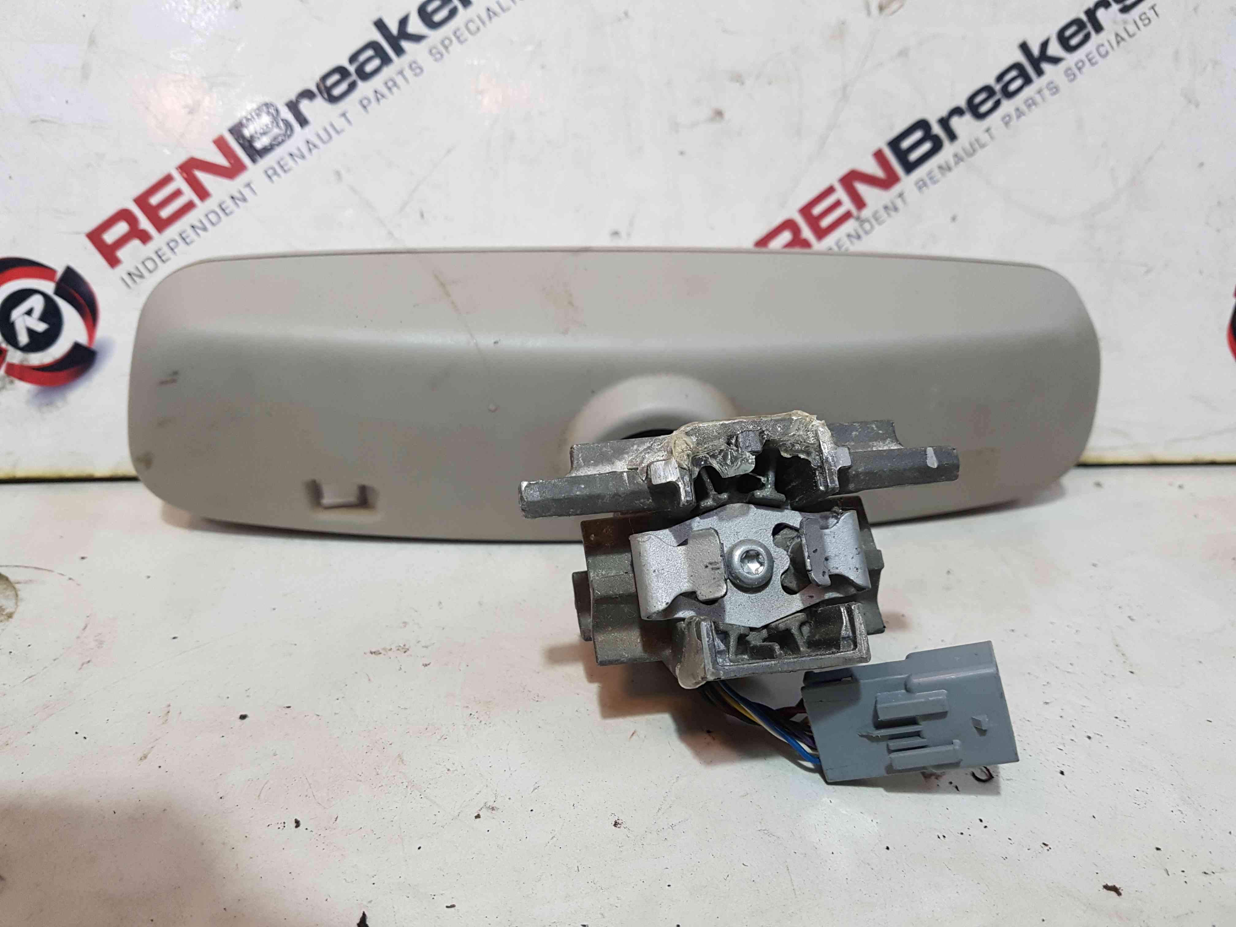 Thumb 3 Renault Trafic MK3 2014-2018 Plain Black Rear View Mirror Dimming