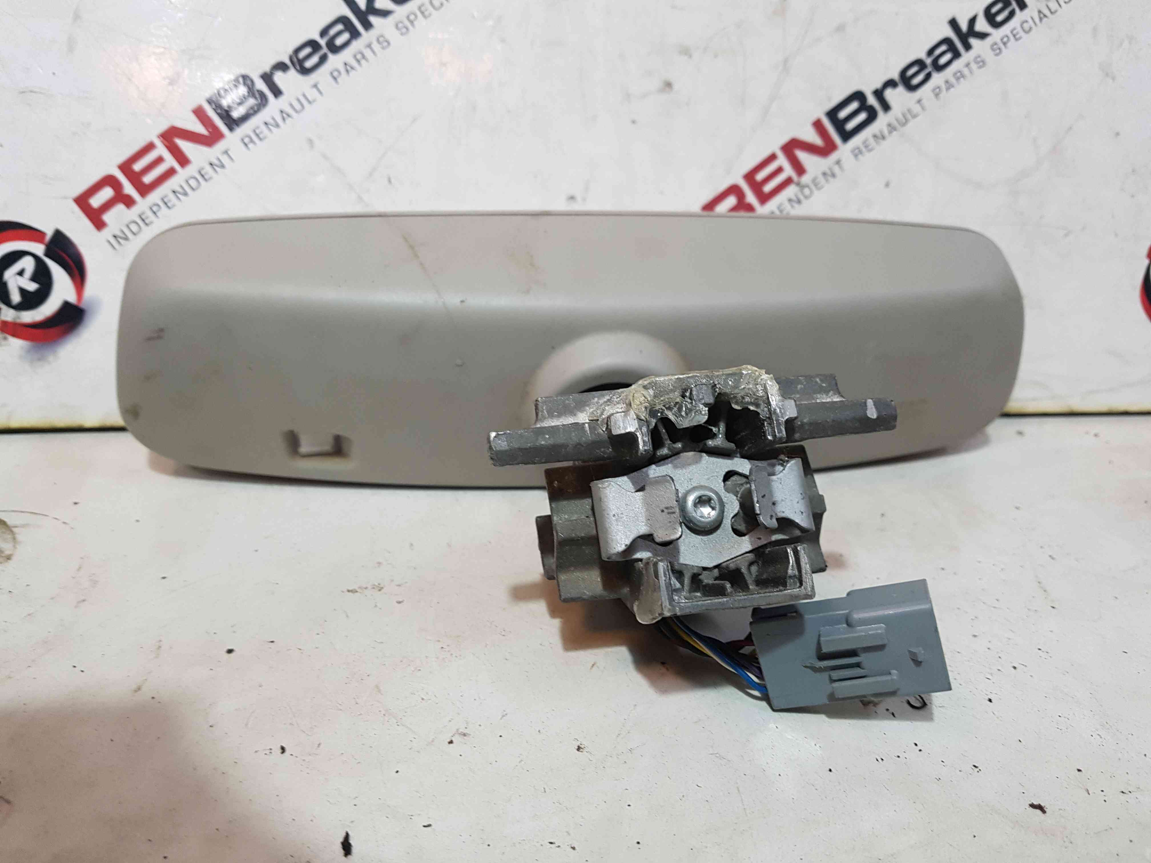 Thumb 4 Renault Trafic MK3 2014-2018 Plain Black Rear View Mirror Dimming