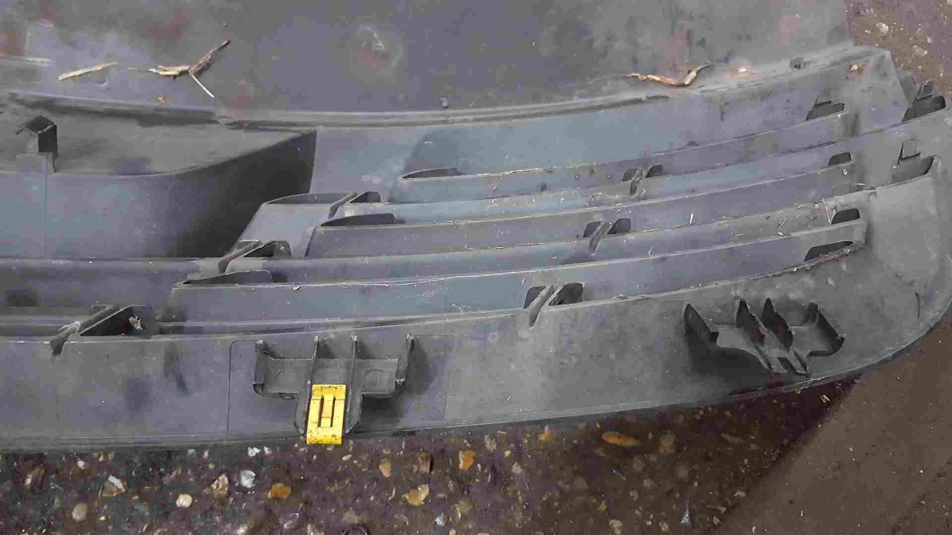 Thumb 7 Renault Trafic MK3 2014-2018 Upper Front Grill Damaged 