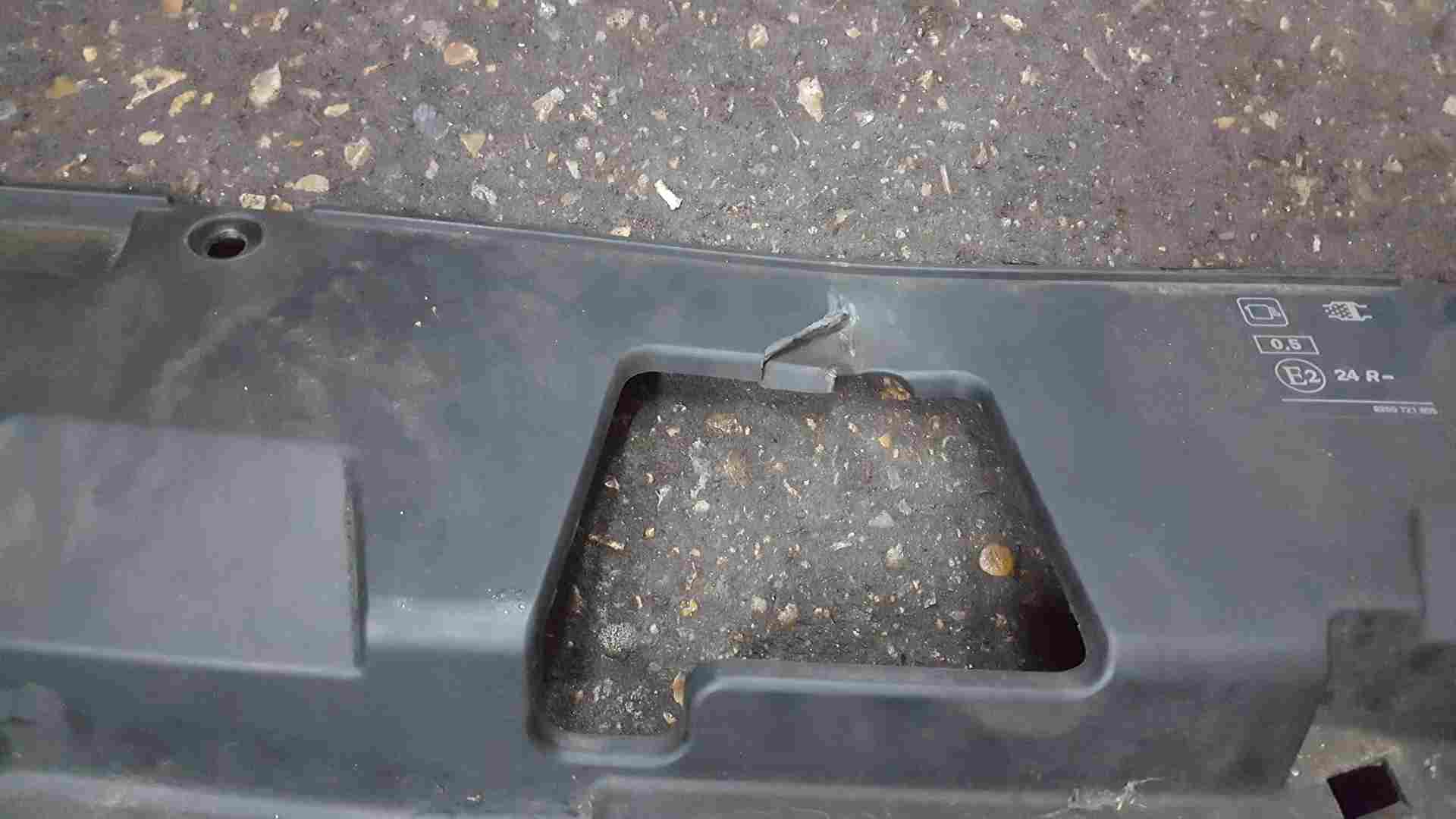 Thumb 8 Renault Trafic MK3 2014-2018 Upper Front Grill Damaged 