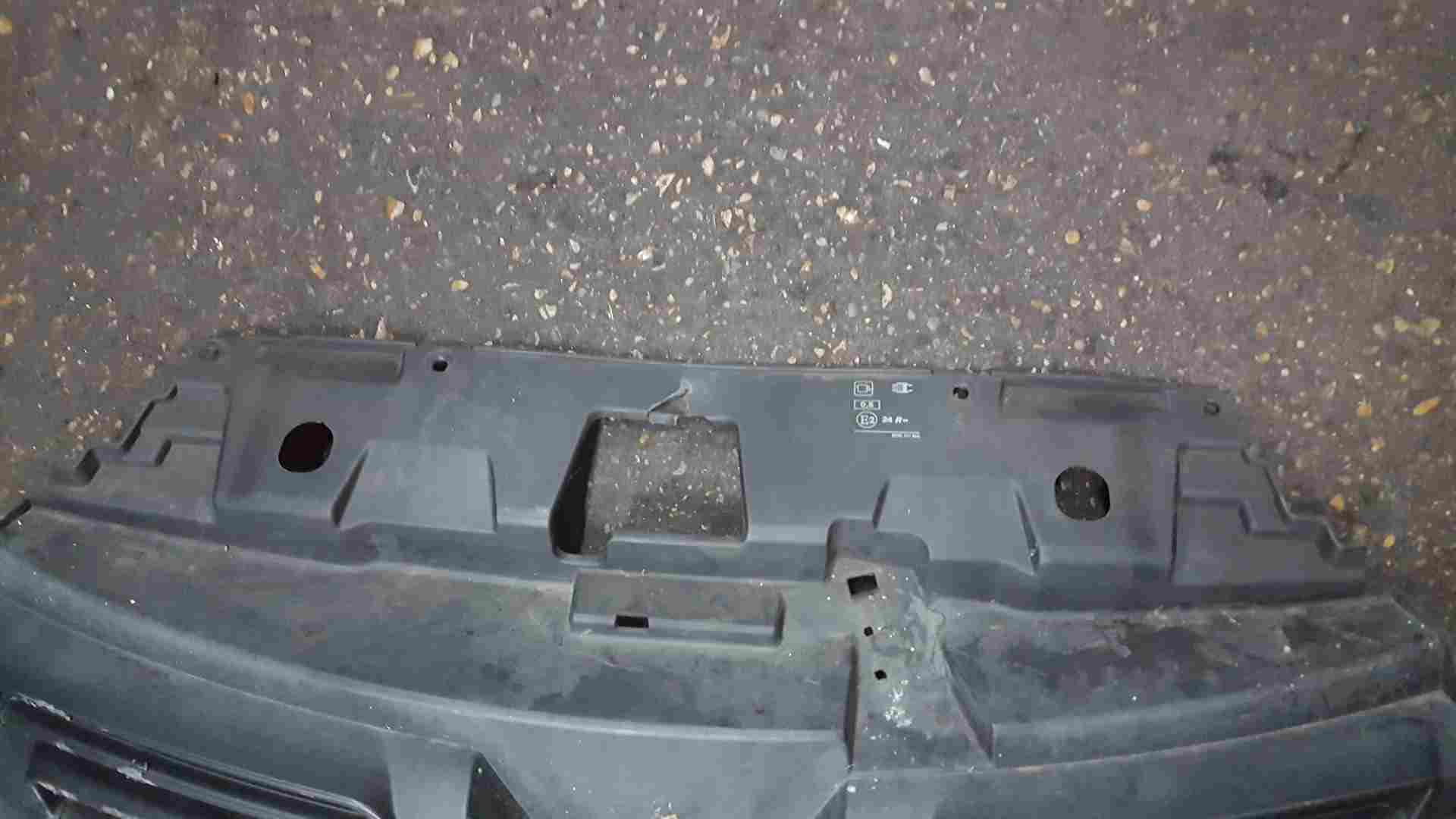 Thumb 10 Renault Trafic MK3 2014-2018 Upper Front Grill Damaged 