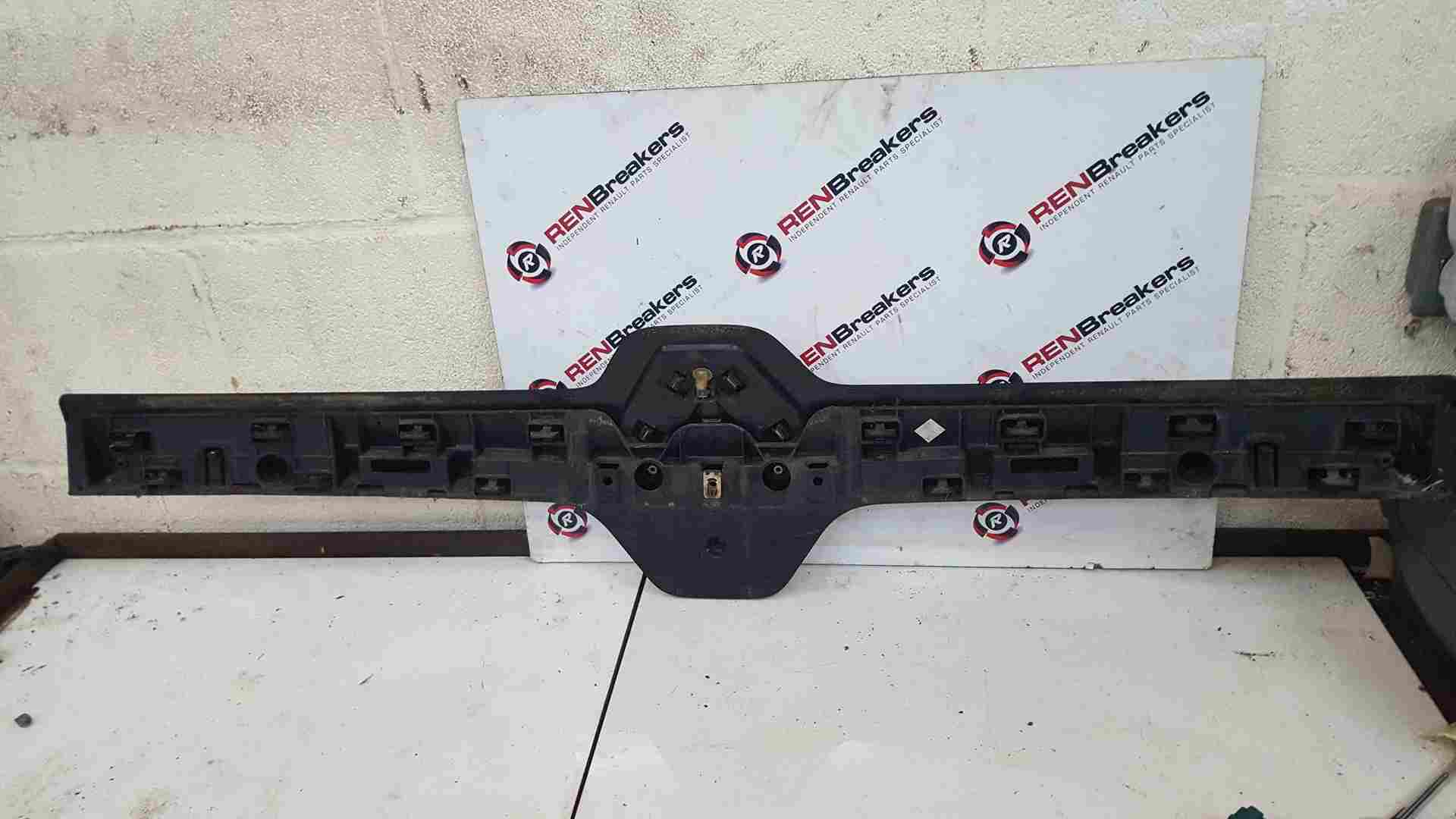 Thumb 6 Renault Trafic MK3 2014-2018 Upper Front Moulding With Emblem Grill Badge