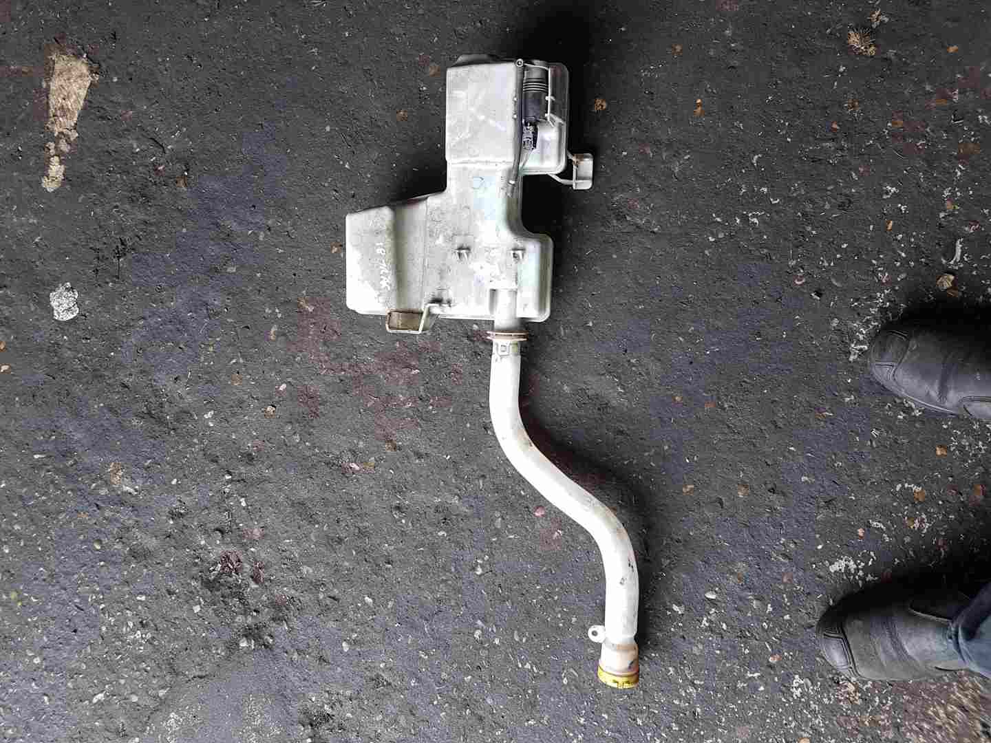 Thumb 2 Renault Trafic MK3 2014-2018 Windscreen Washer Bottle + Pump 289105241R