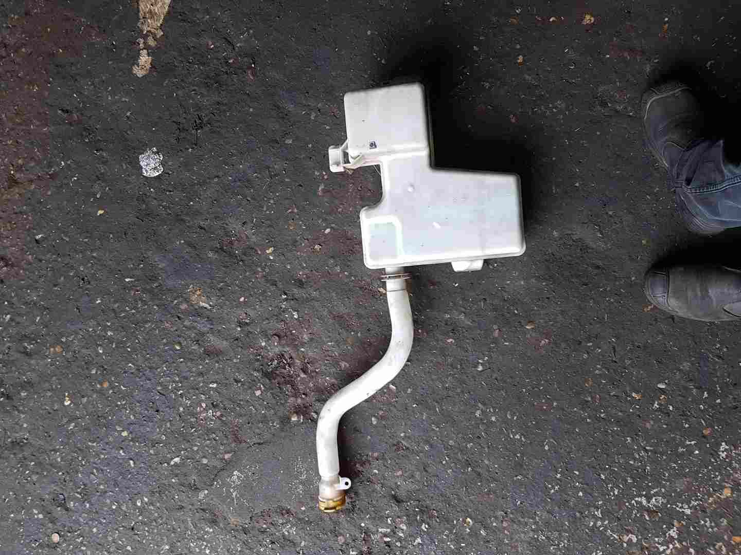 Thumb 4 Renault Trafic MK3 2014-2018 Windscreen Washer Bottle + Pump 289105241R