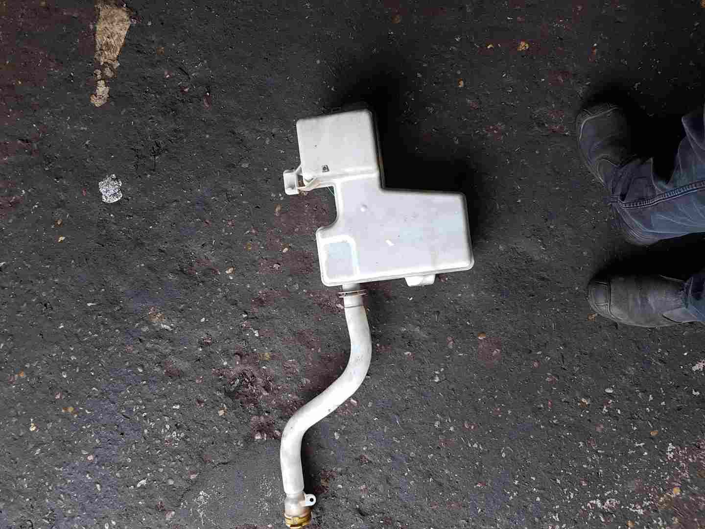 Thumb 5 Renault Trafic MK3 2014-2018 Windscreen Washer Bottle + Pump 289105241R