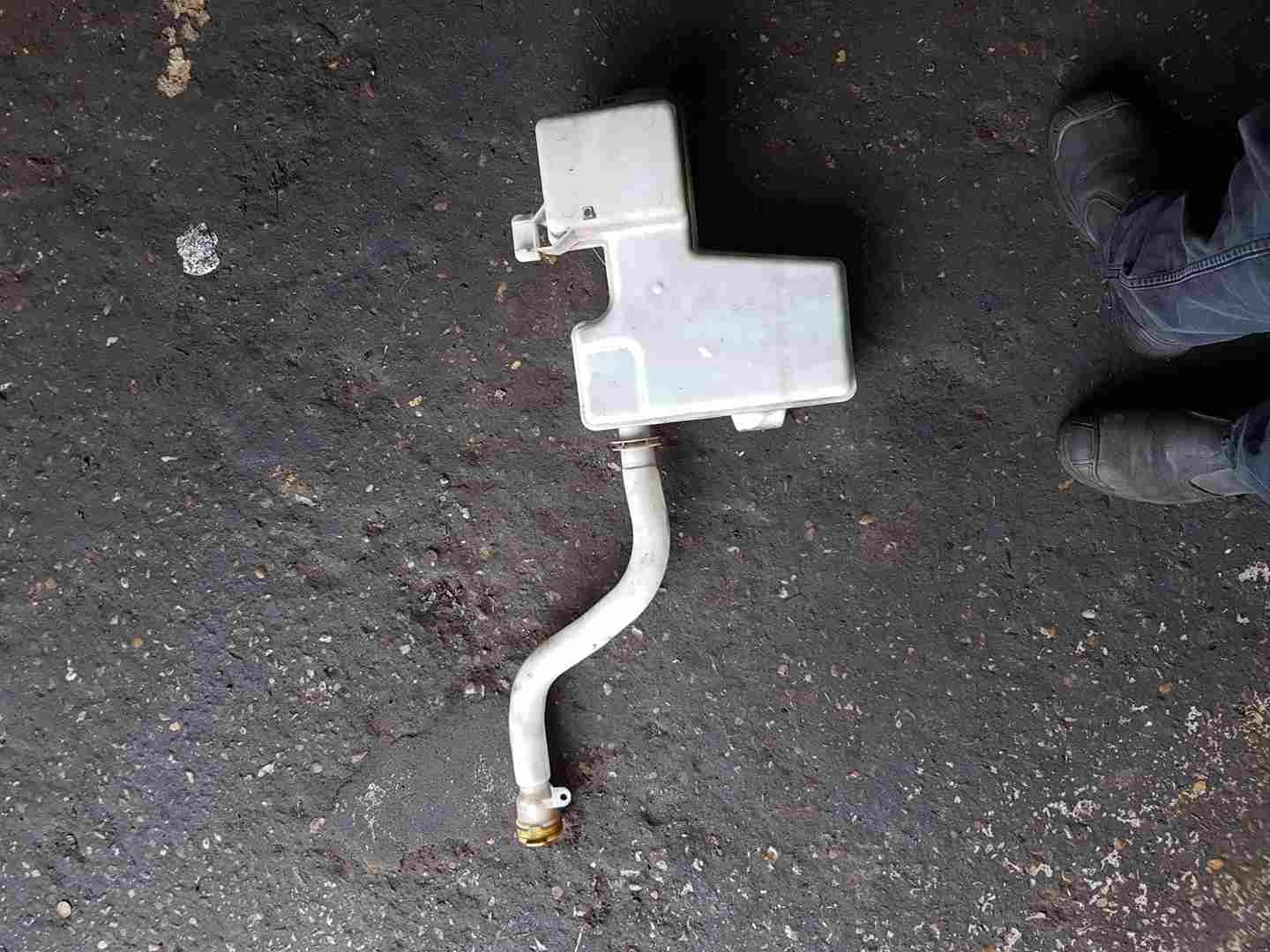 Thumb 6 Renault Trafic MK3 2014-2018 Windscreen Washer Bottle + Pump 289105241R