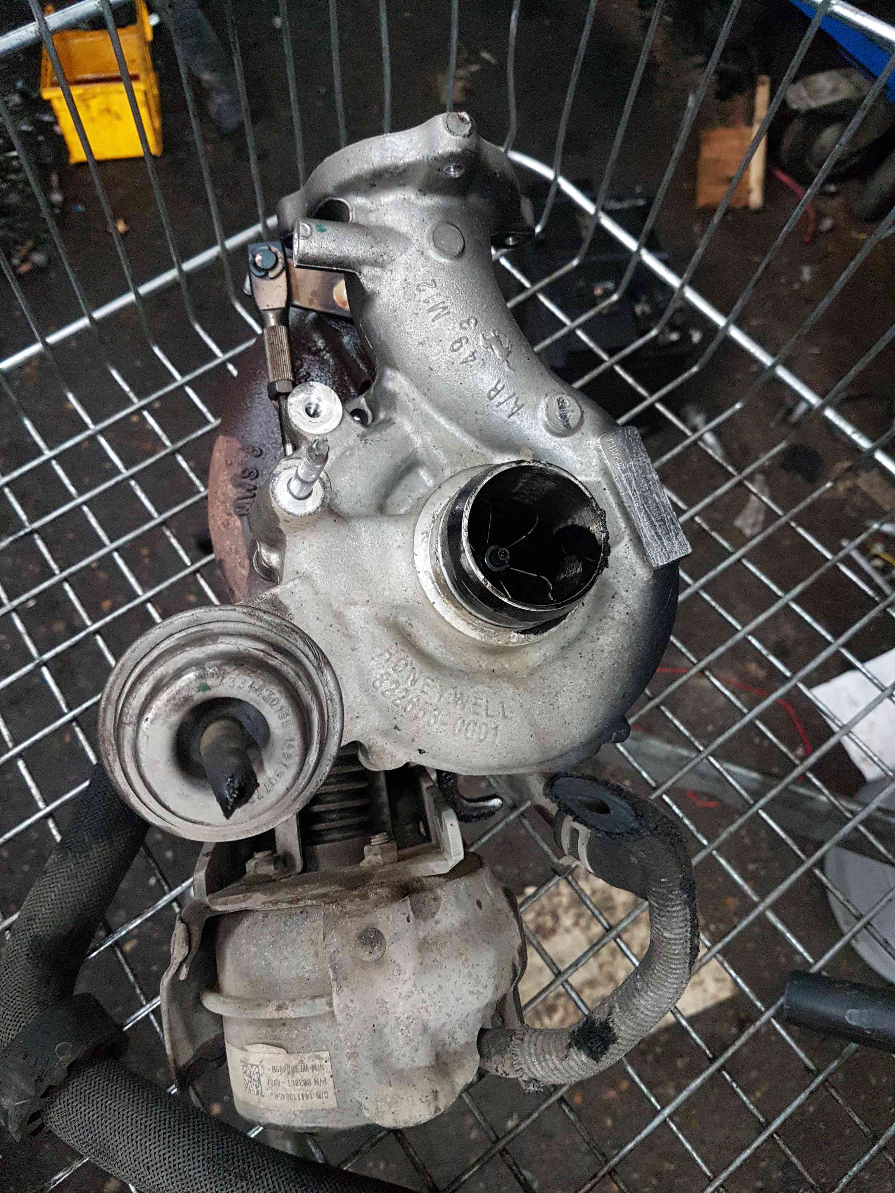 Thumb 2 Renault Trafic MK3 2014-2019 1.6 DCI Turbo Charger Unit 8201371489