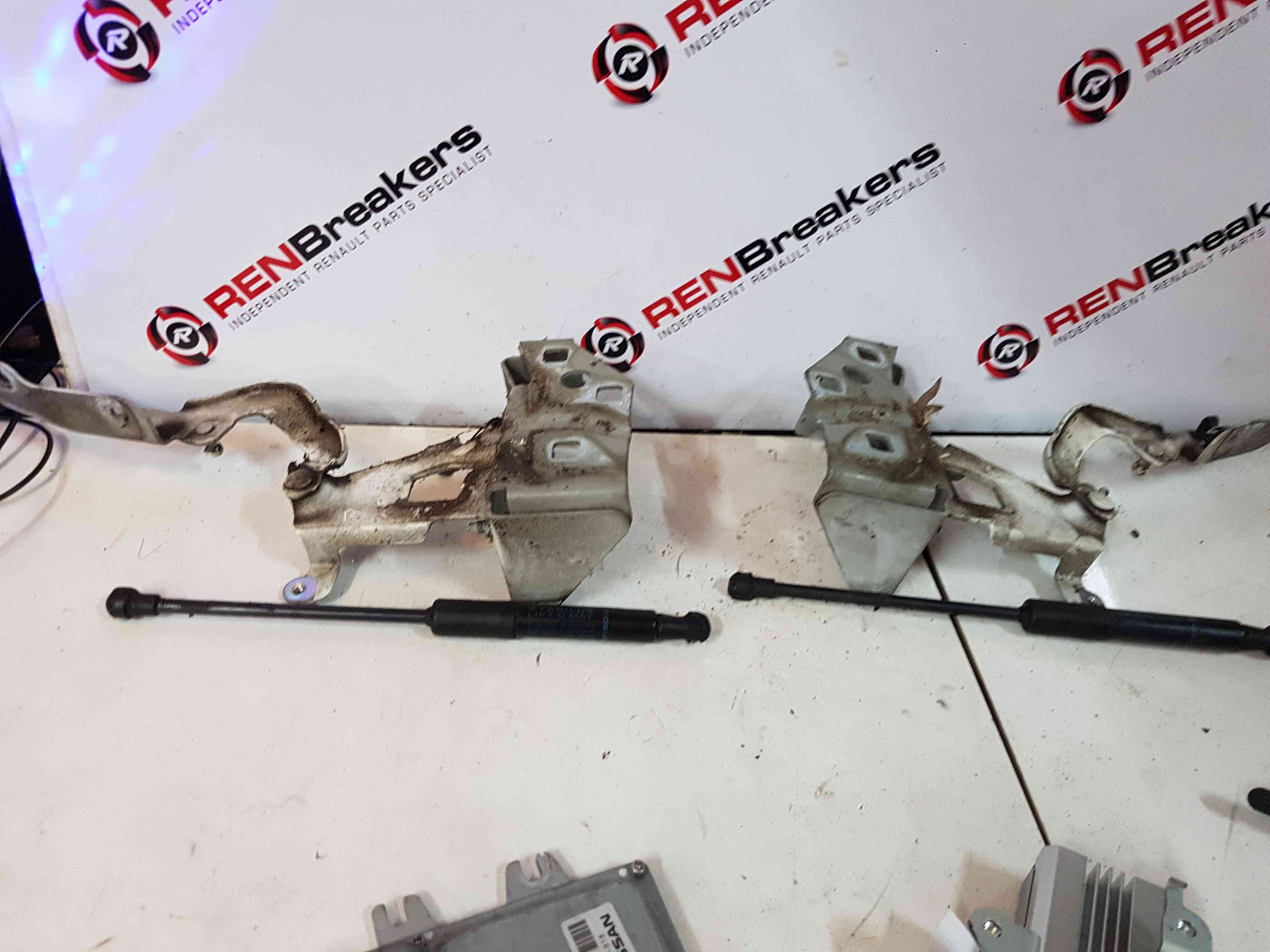 Thumb 3 Renault Trafic MK3 2014-2019 Bonnet Hinges SET Pair White Ov369
