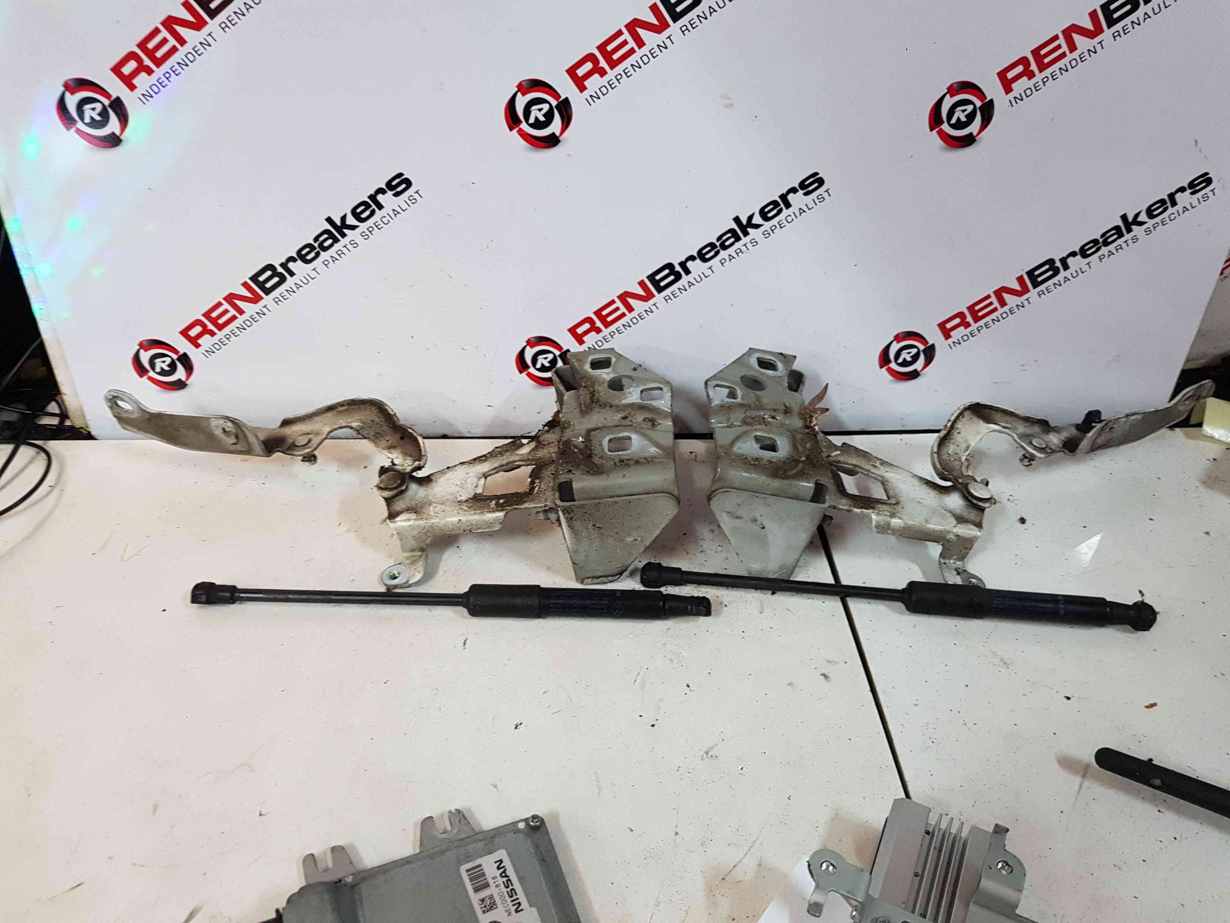 Thumb 4 Renault Trafic MK3 2014-2019 Bonnet Hinges SET Pair White Ov369