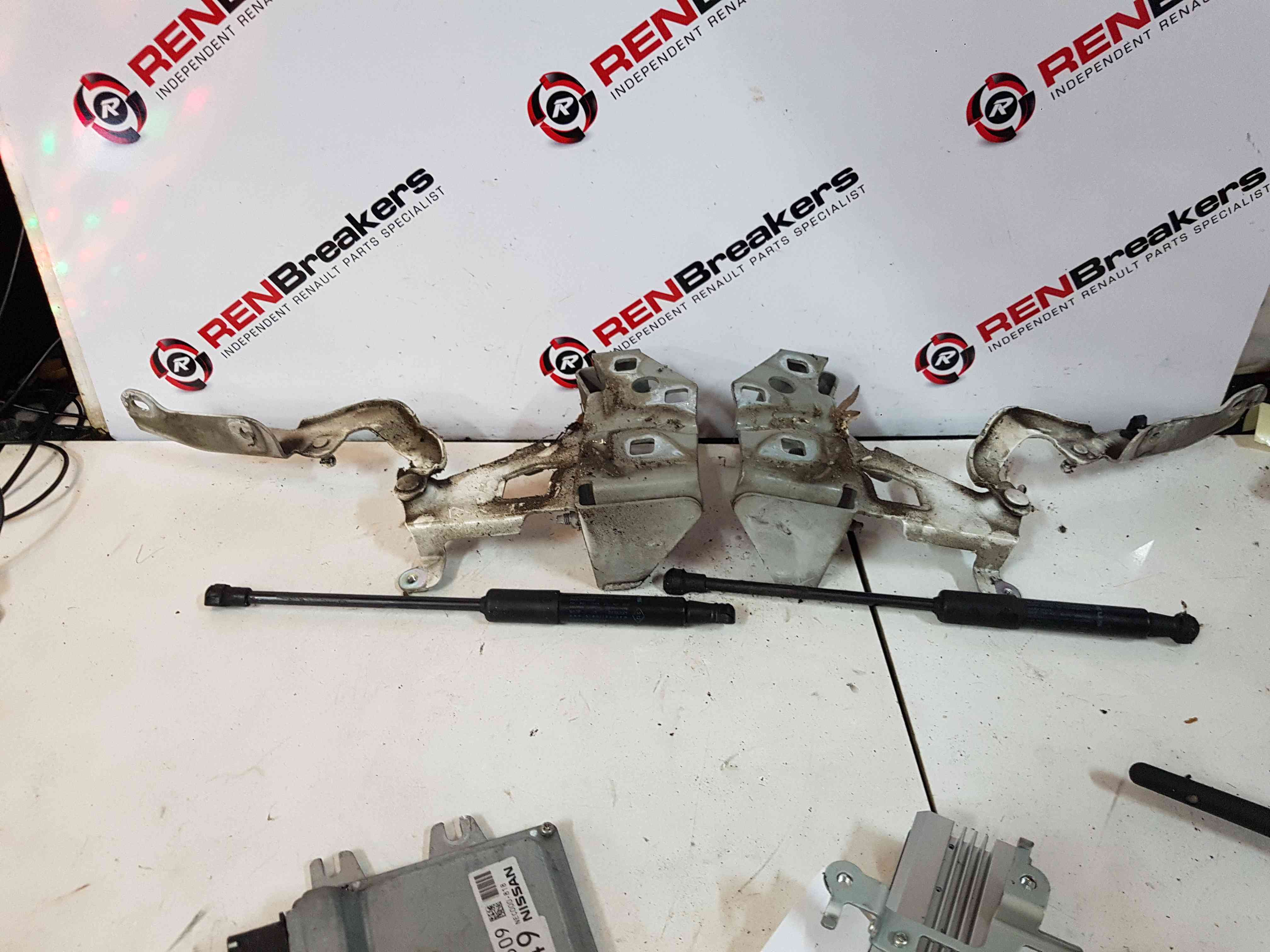 Thumb 5 Renault Trafic MK3 2014-2019 Bonnet Hinges SET Pair White Ov369