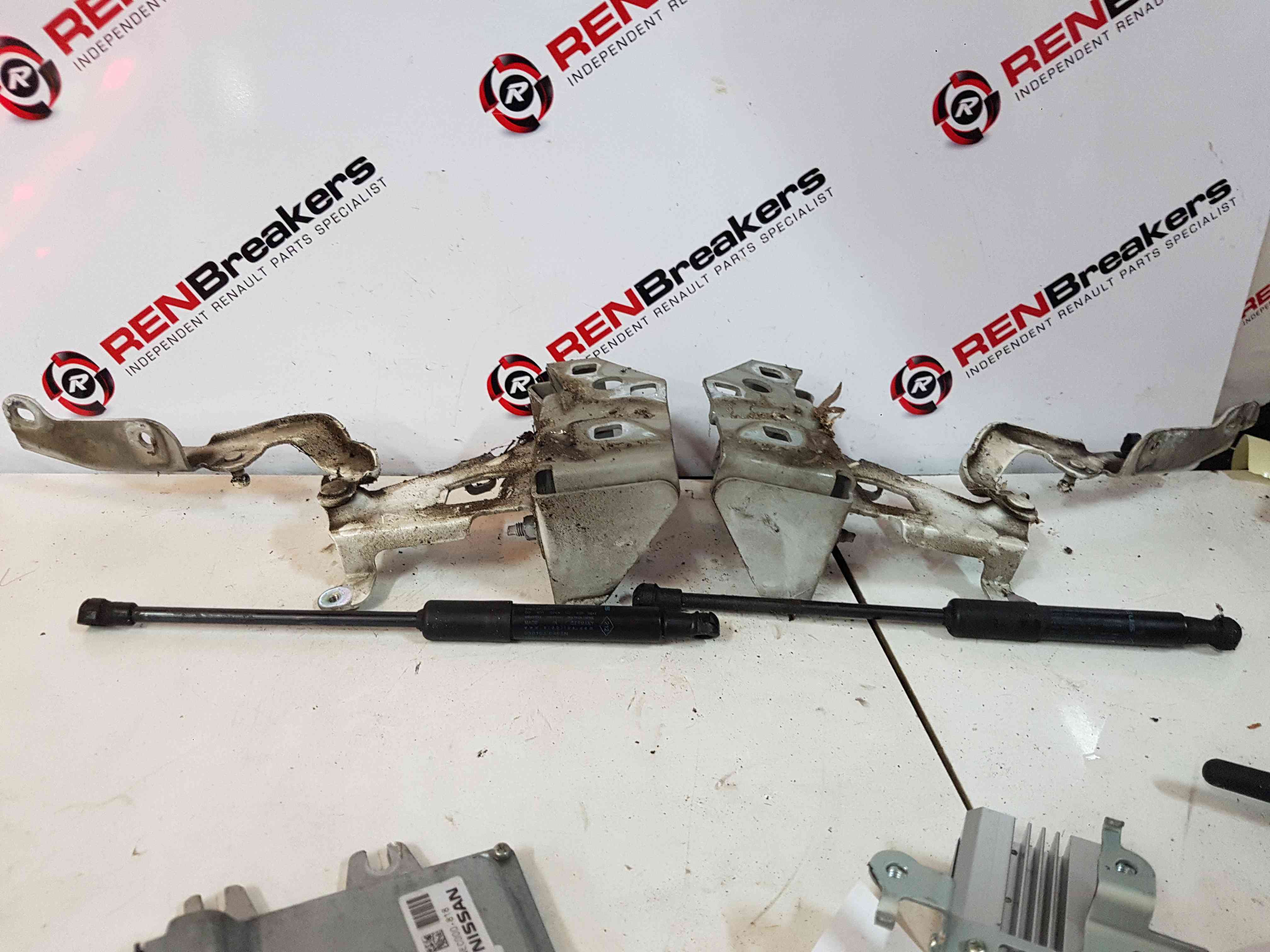 Thumb 7 Renault Trafic MK3 2014-2019 Bonnet Hinges SET Pair White Ov369